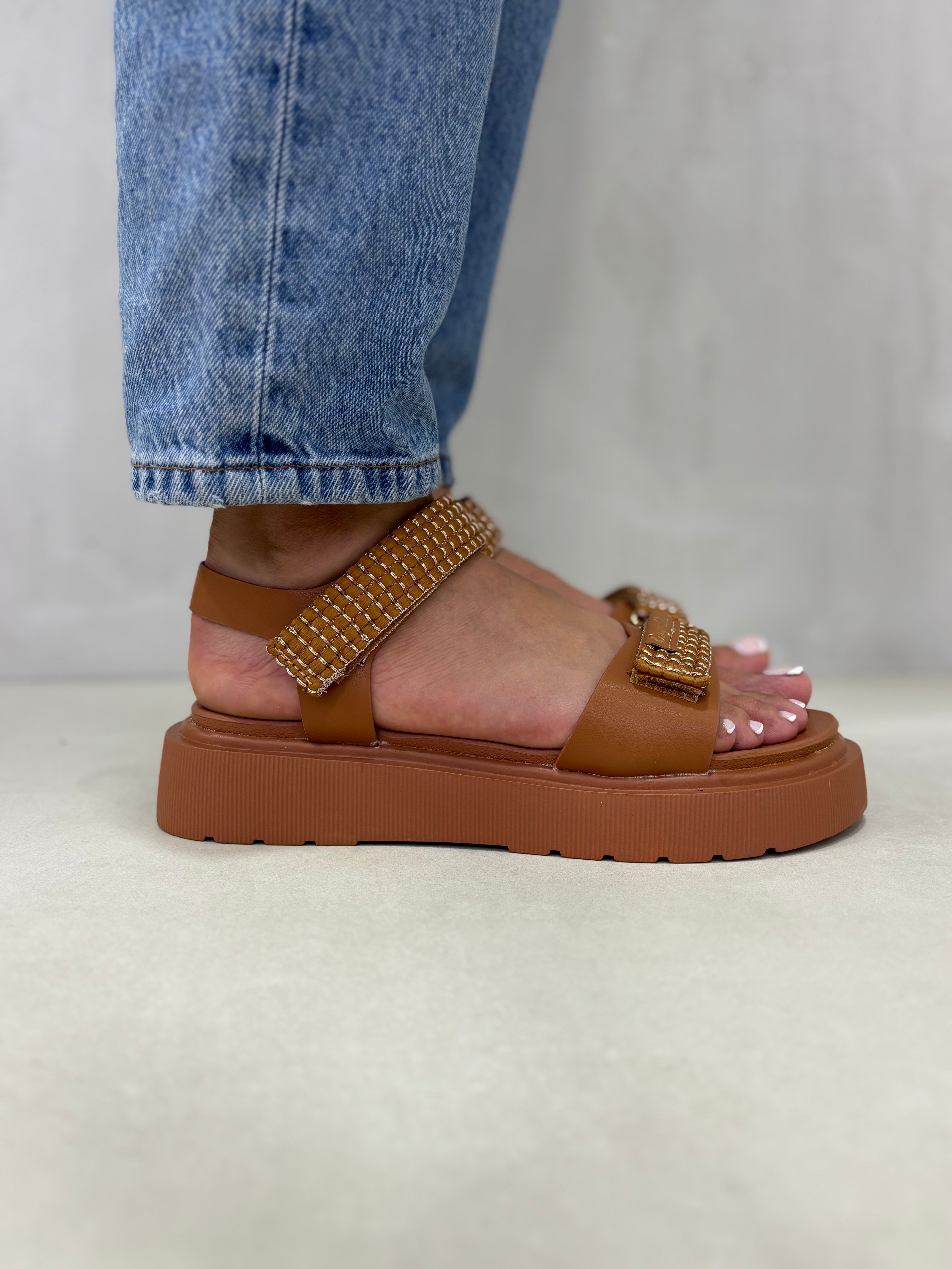 Sandalias Camel Plataformas Brillantes 14274 Look Moderno Y Sofisticado Para Tu Estilo Casual