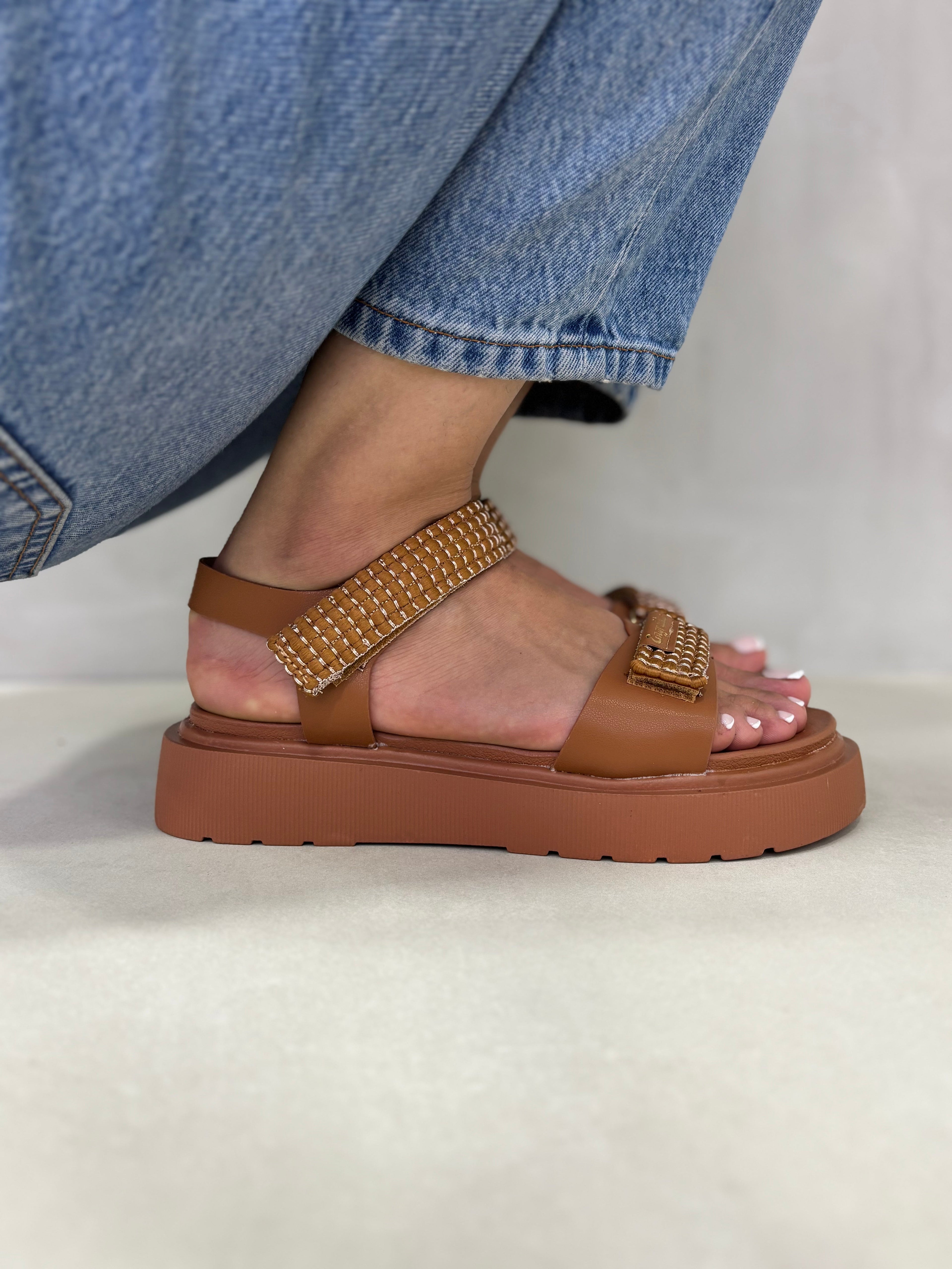 Sandalias Camel Plataformas Brillantes 14274 Look Moderno Y Sofisticado Para Tu Estilo Casual
