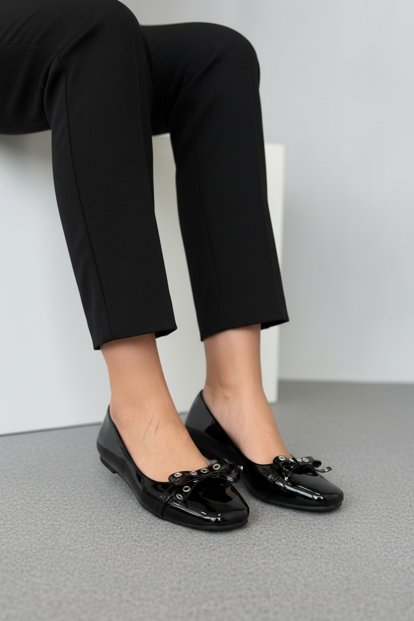 Bailarinas Negras de Charol Brillante con Lazo Frontal – Estilo Atemporal y Versátil – 14457