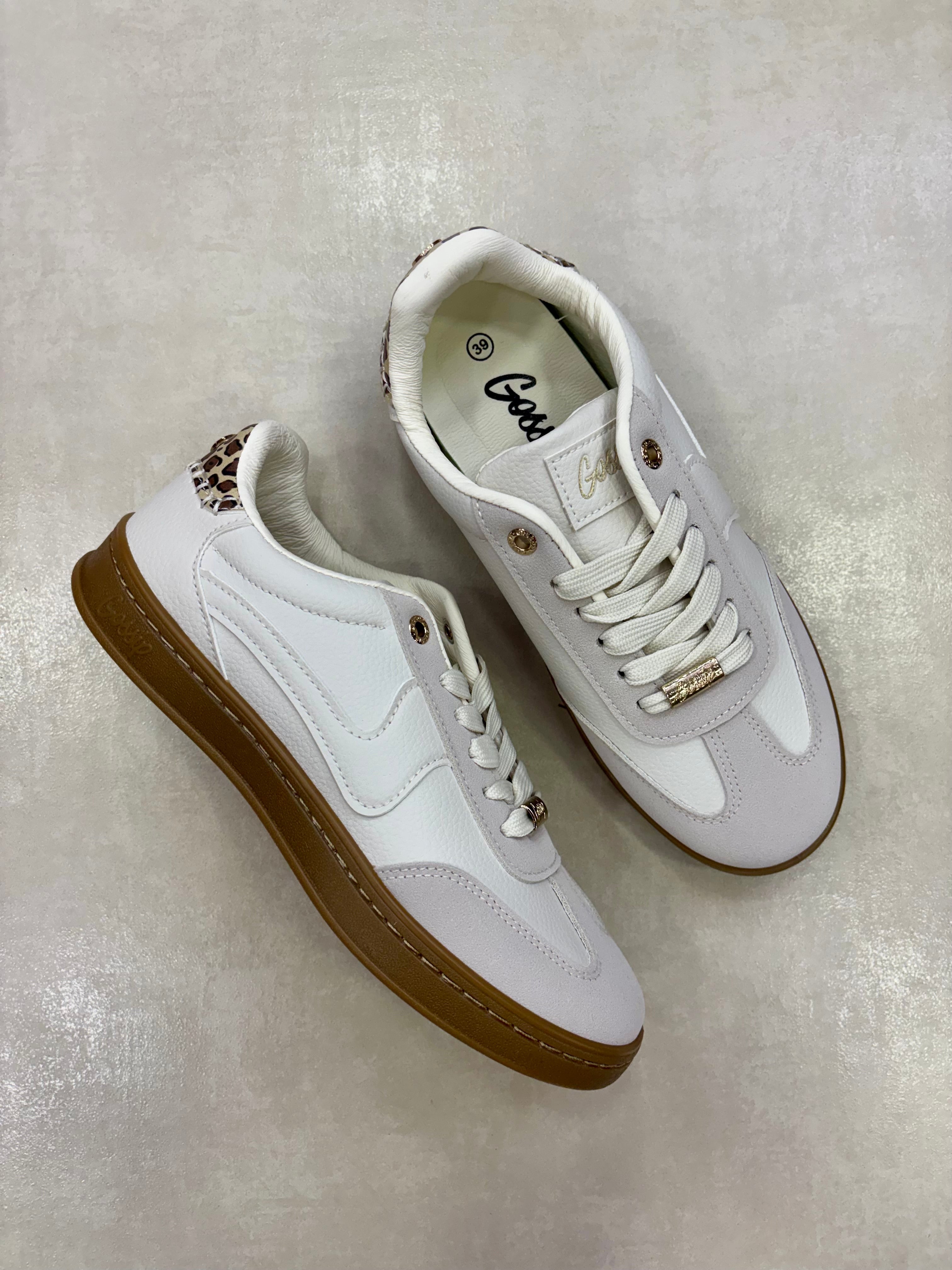 Zapatillas Para Dama Off White Con Detalle Animal Print En El Talón + Estilo Moderno + 14315