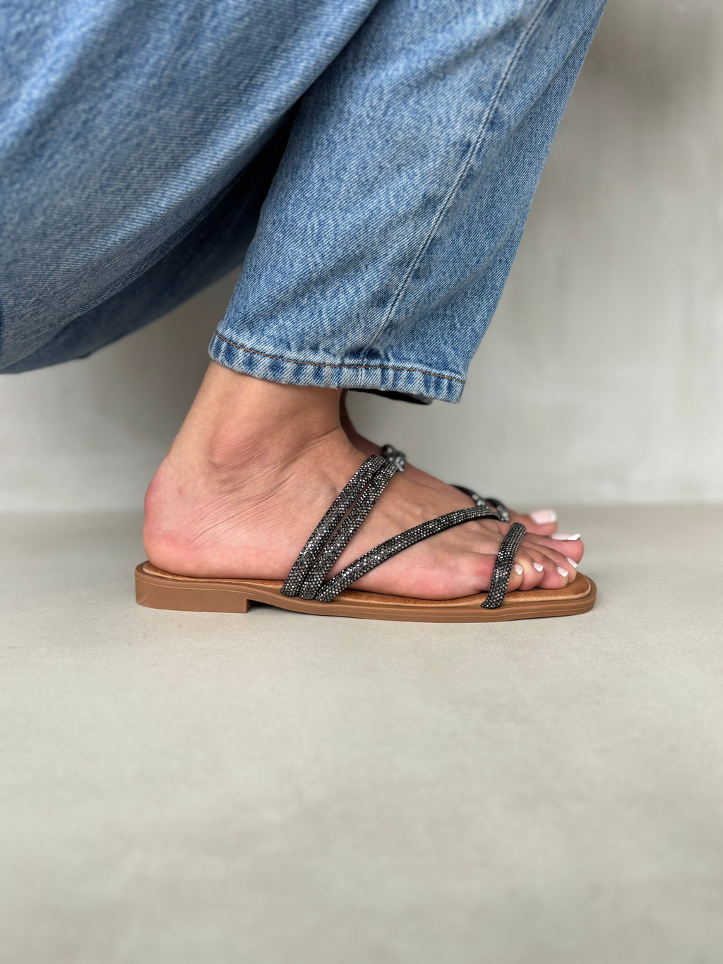 Sandalias Tiras Brillantes 14469 Con Punta Cuadrada Y Plantilla Suave Para Todo El Día