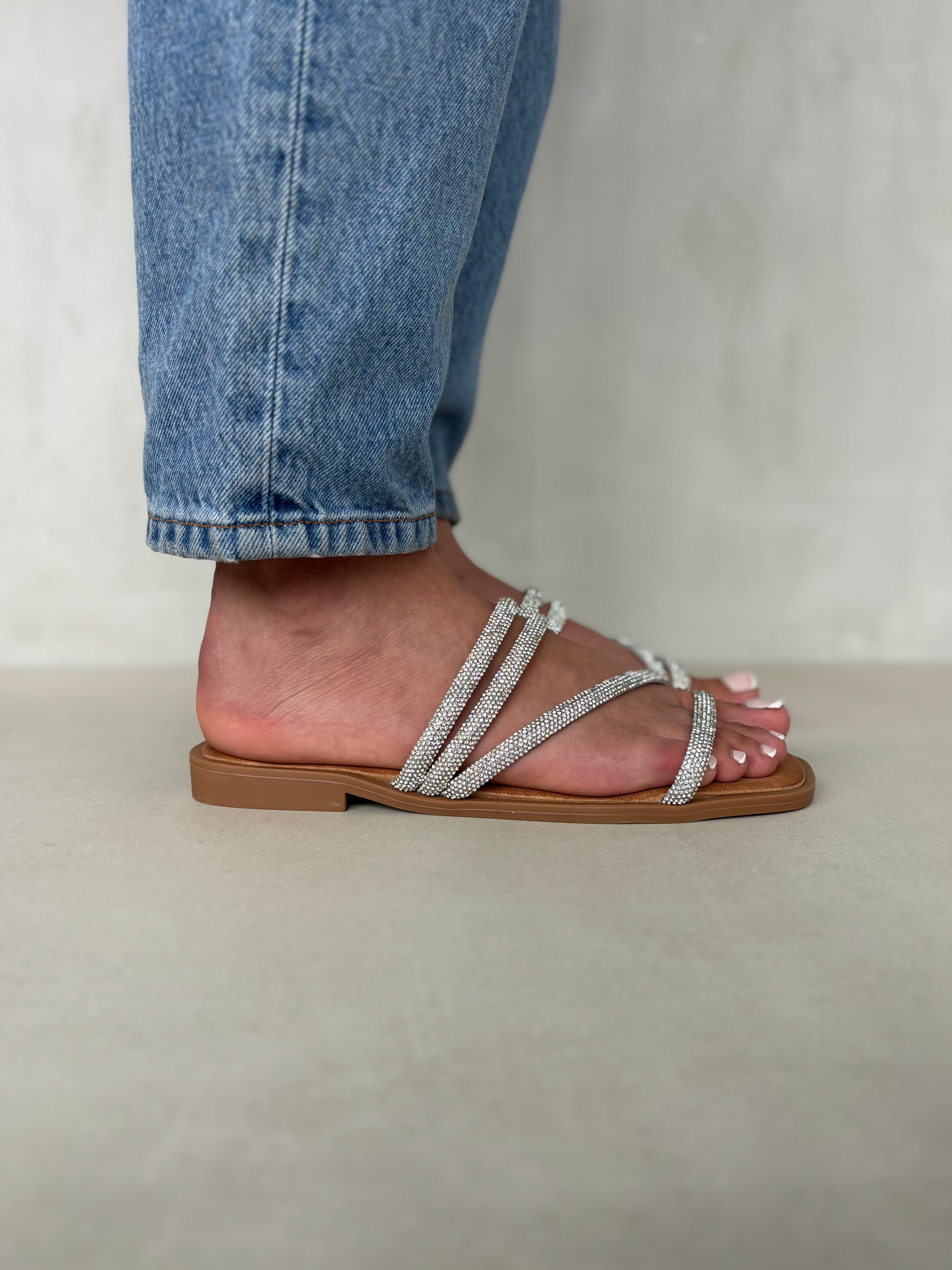Sandalias Brillo Plateado 14470 Con Tiras Finas Y Punta Cuadrada Con Acabado Brillante