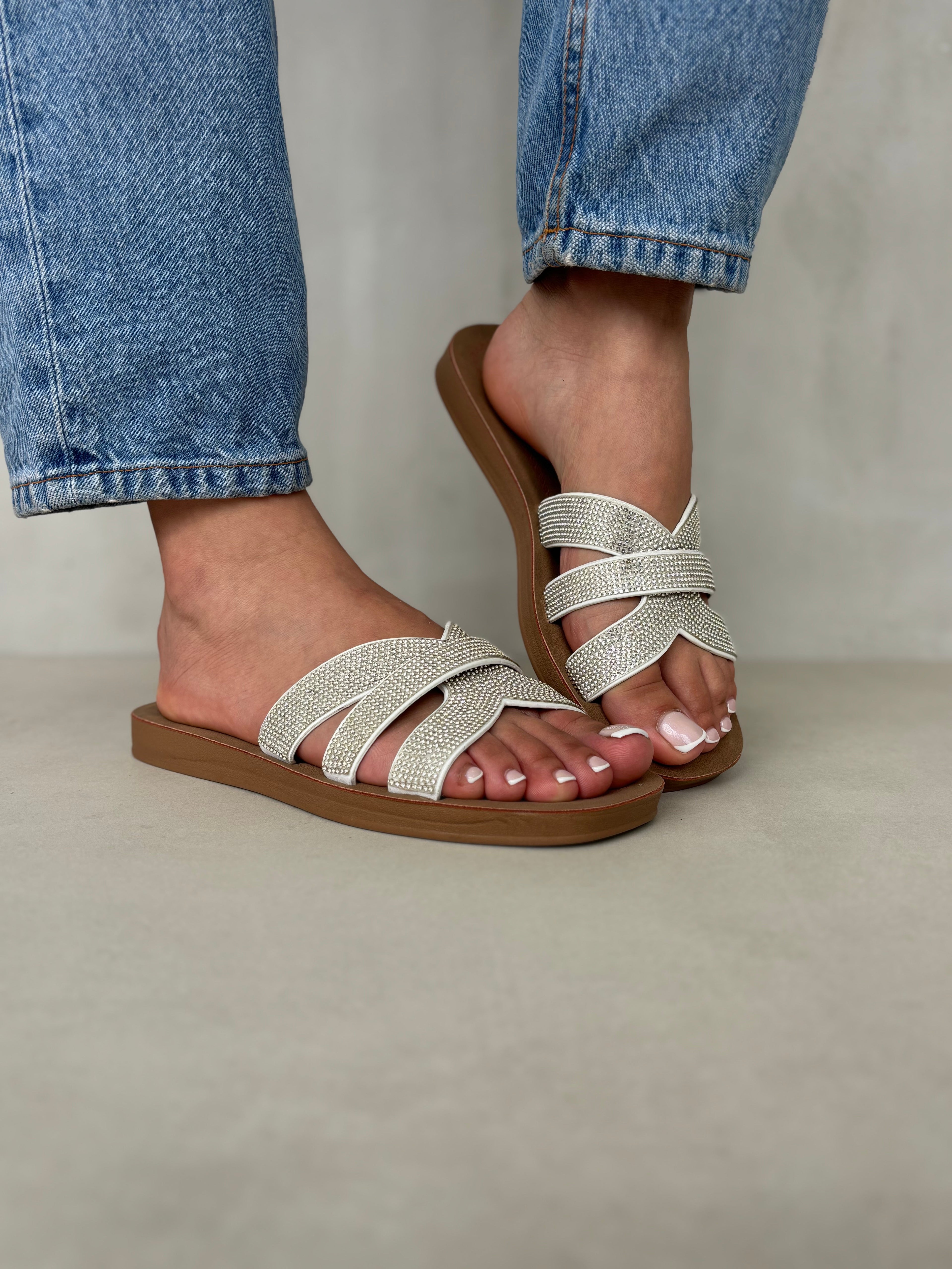 Sandalias Brillo Cruzado Blanco 14500 Elegancia Moderna Y Comodidad Para Cada Paso Diario