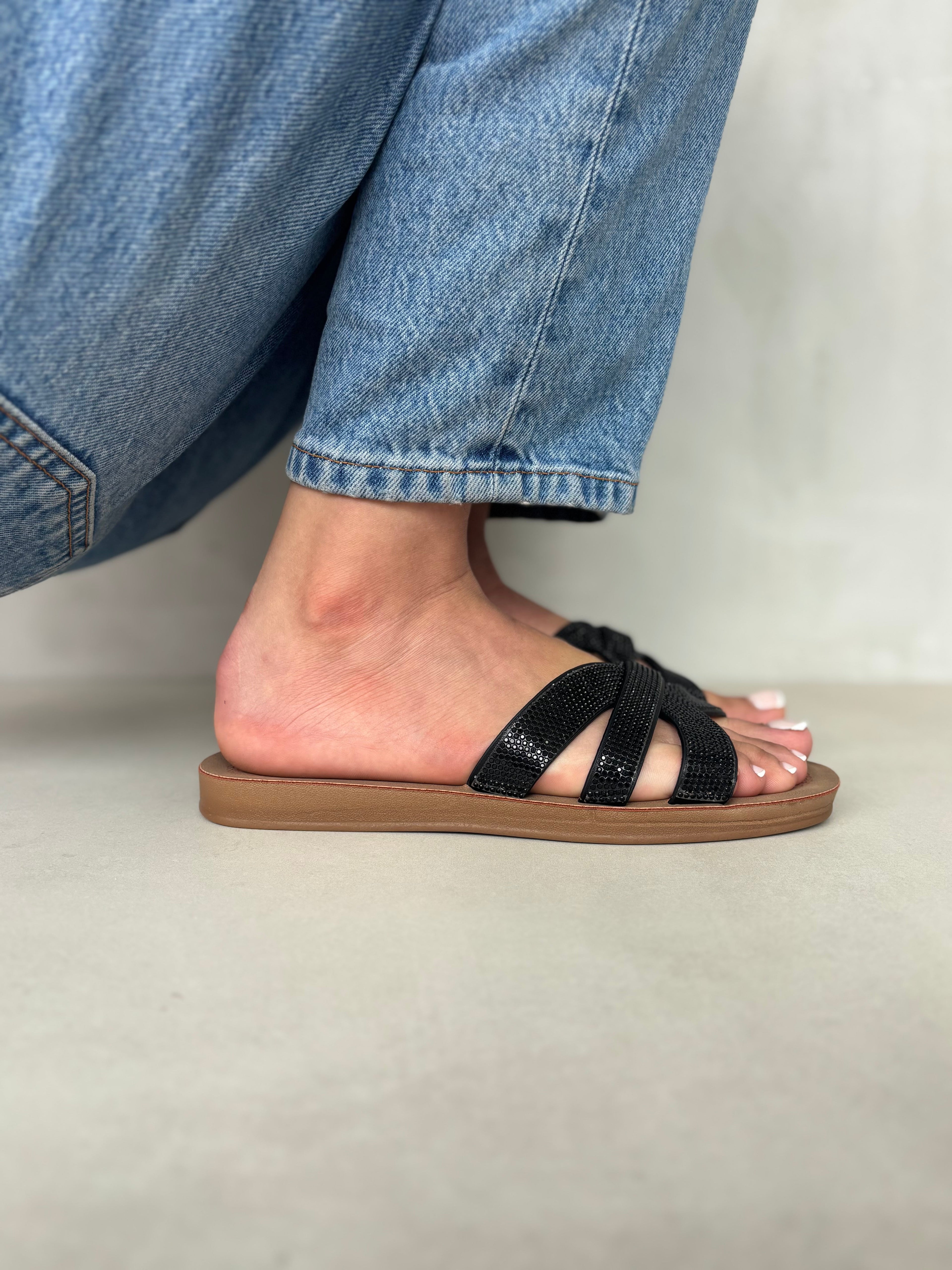 Sandalias Brillo Cruzado Con Tiras 14499 Comodidad Y Elegancia Para El Día A Día