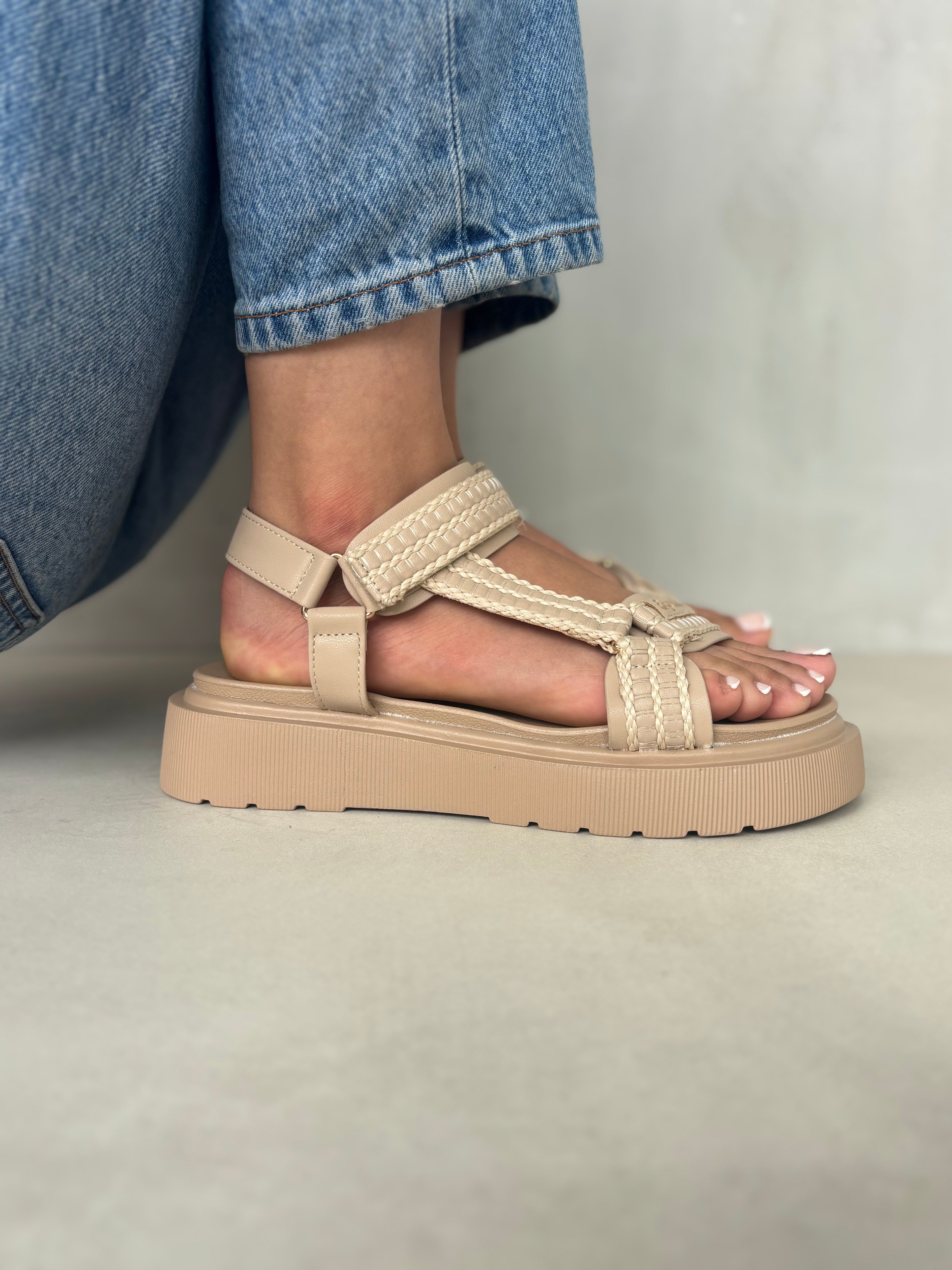 Sandalias Beige Plataforma 14277 Con Cierres Ajustables Ligera Y Moderna Para Todo El Dia