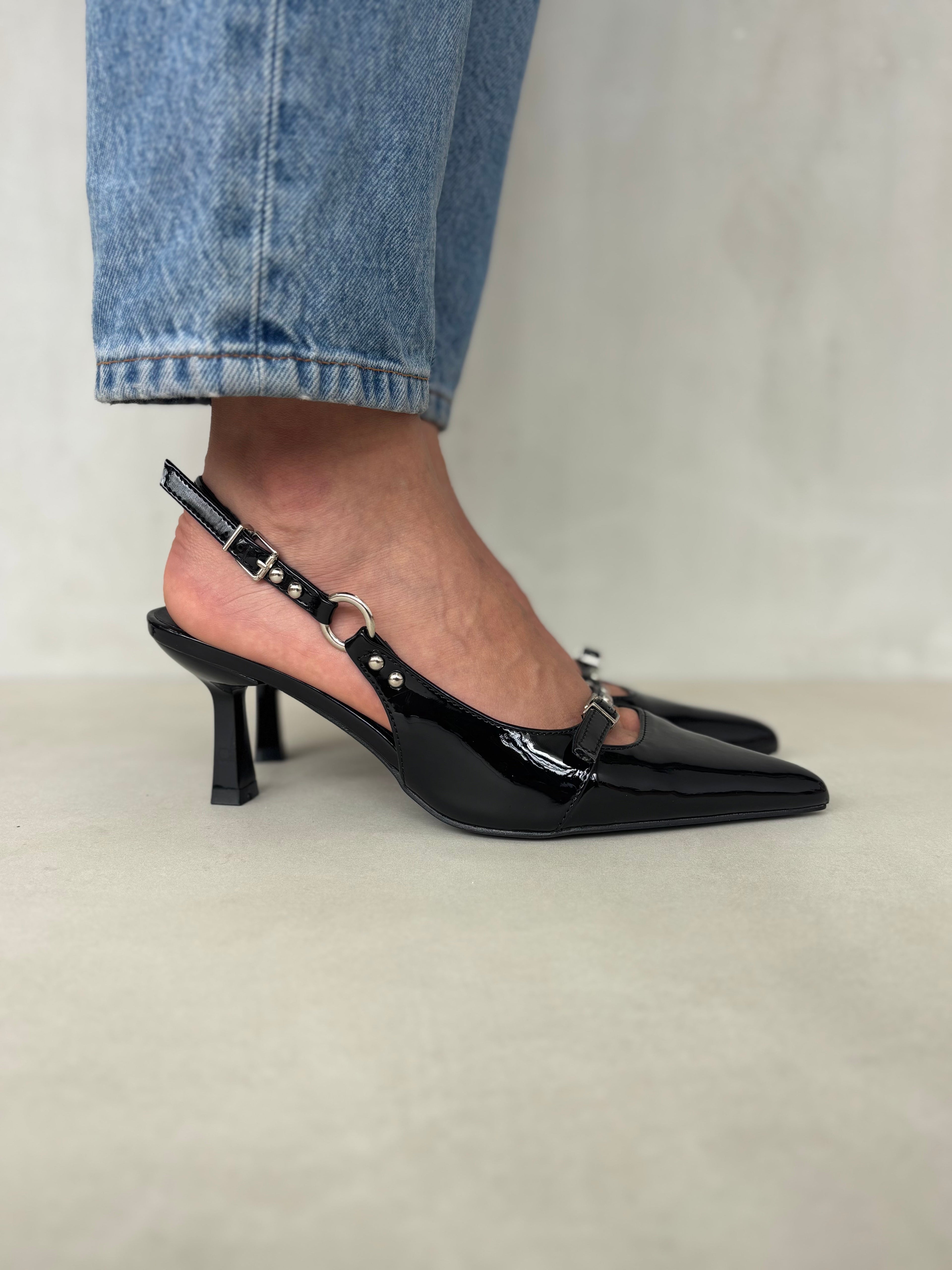 Tacones Elegancia Charol Negro 14427 Punta Fina Hebillas Doradas Y Correa Trasera Ajustable