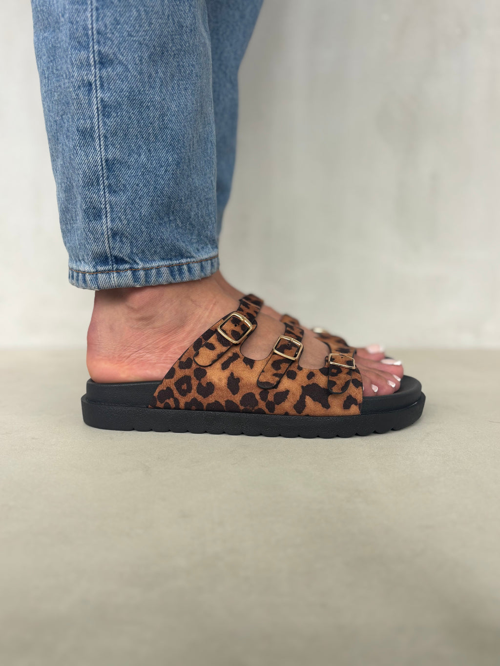 Sandalias Leopardo Con Triple Hebilla 14422 Ajuste Personalizable Y Suela Acolchonada