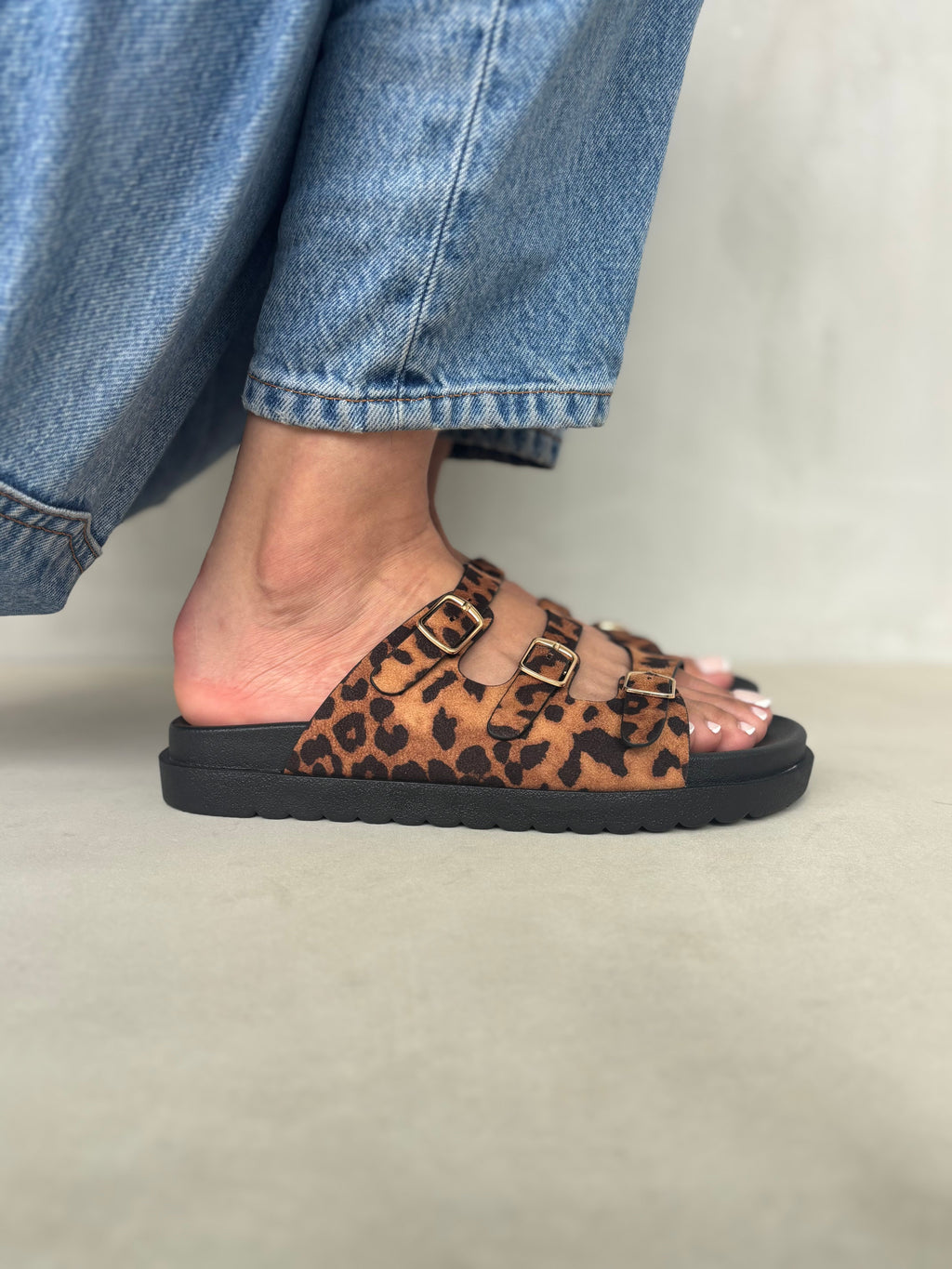 Sandalias Leopardo Con Triple Hebilla 14422 Ajuste Personalizable Y Suela Acolchonada