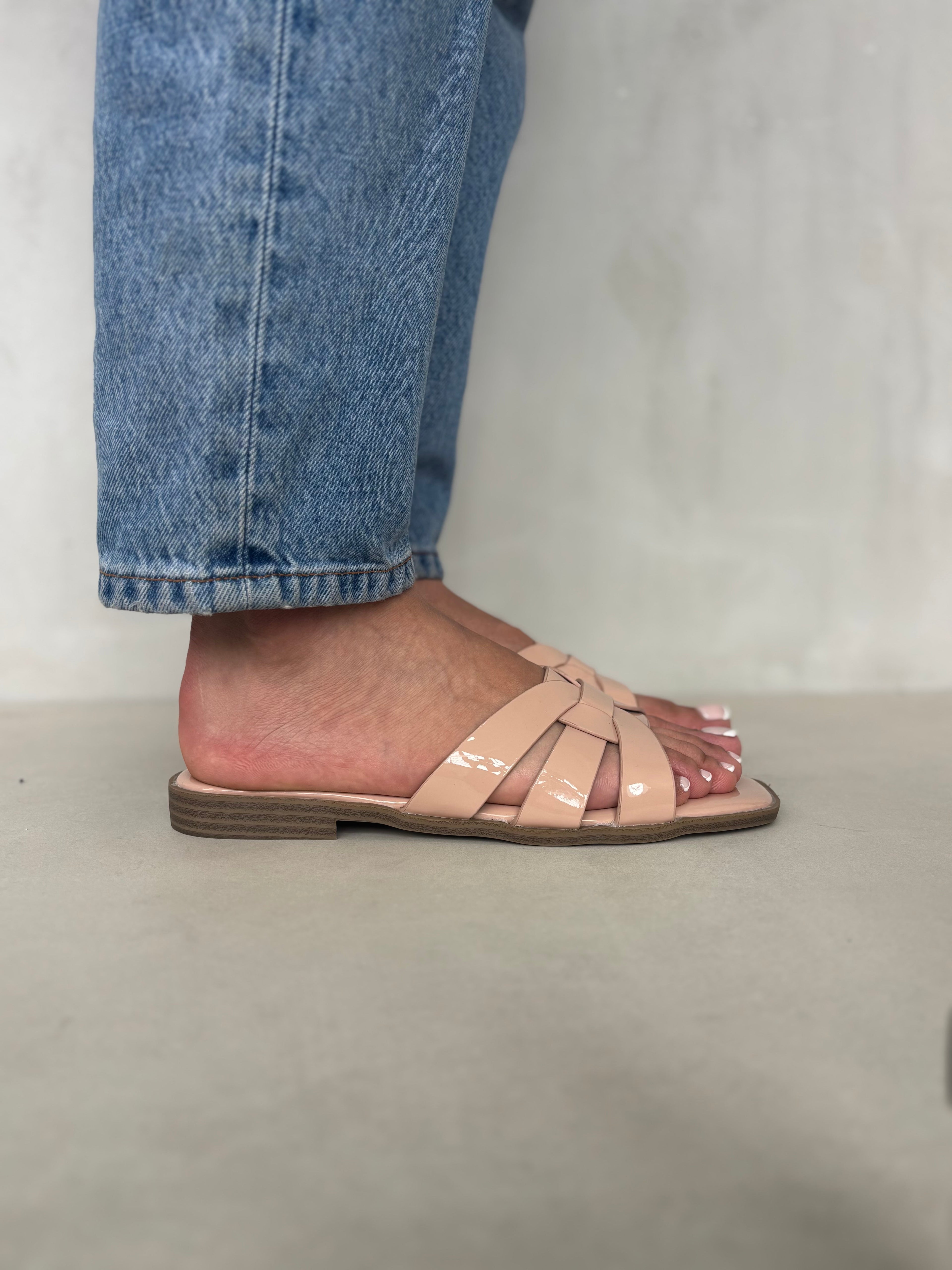 Sandalias Entrelazado 14408 Suela Plana Para Estabilidad Y Ligereza Con Diseño Entrelazado revisar