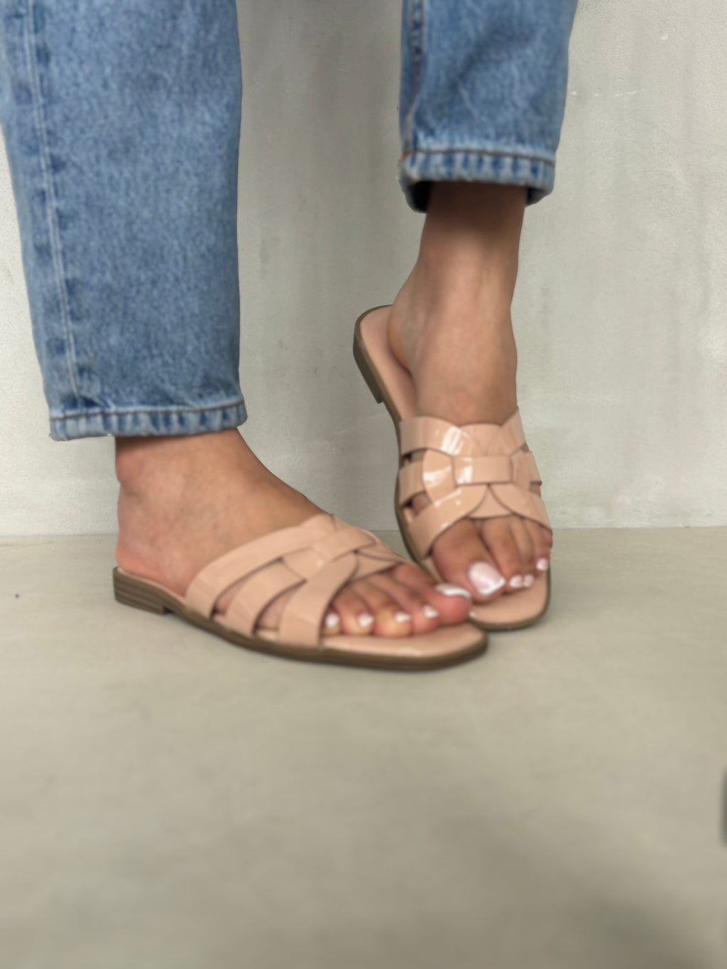 Sandalias Entrelazado 14408 Suela Plana Para Estabilidad Y Ligereza Con Diseño Entrelazado revisar