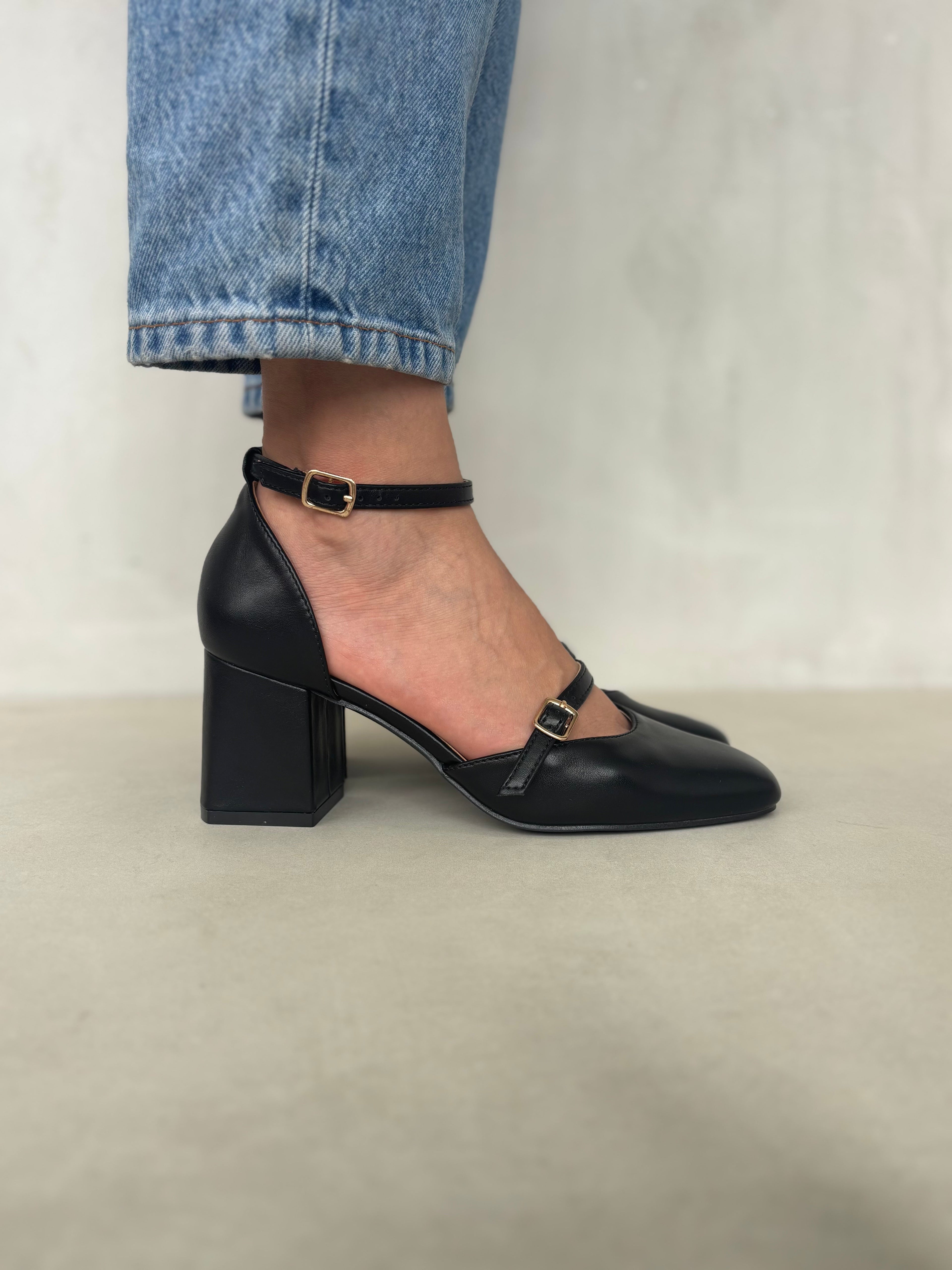 Zapatos Negros Tacón Cuadrado Doble Correa 14428 Silueta Clásica Con Detalles Modernos