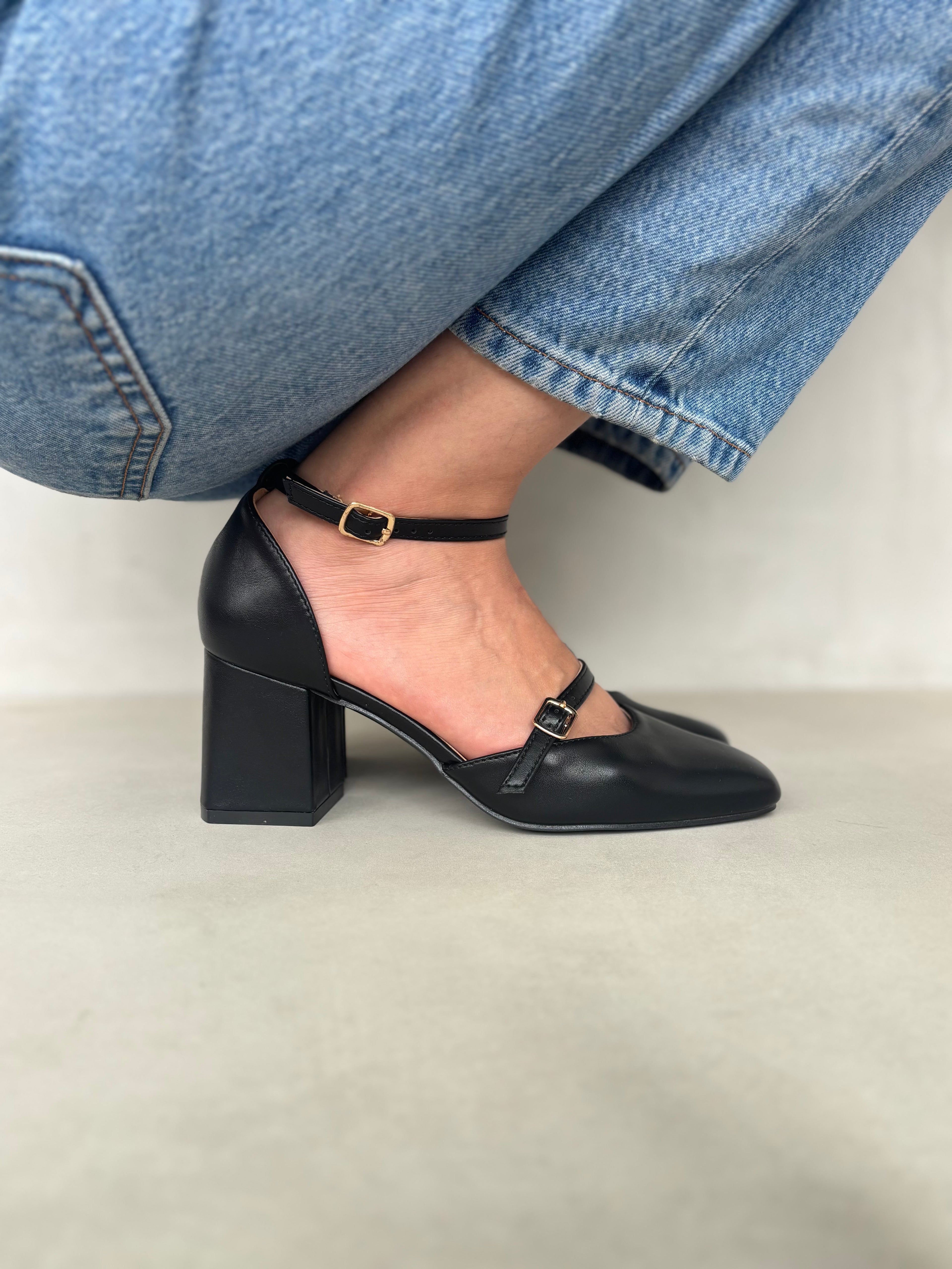 Zapatos Negros Tacón Cuadrado Doble Correa 14428 Silueta Clásica Con Detalles Modernos