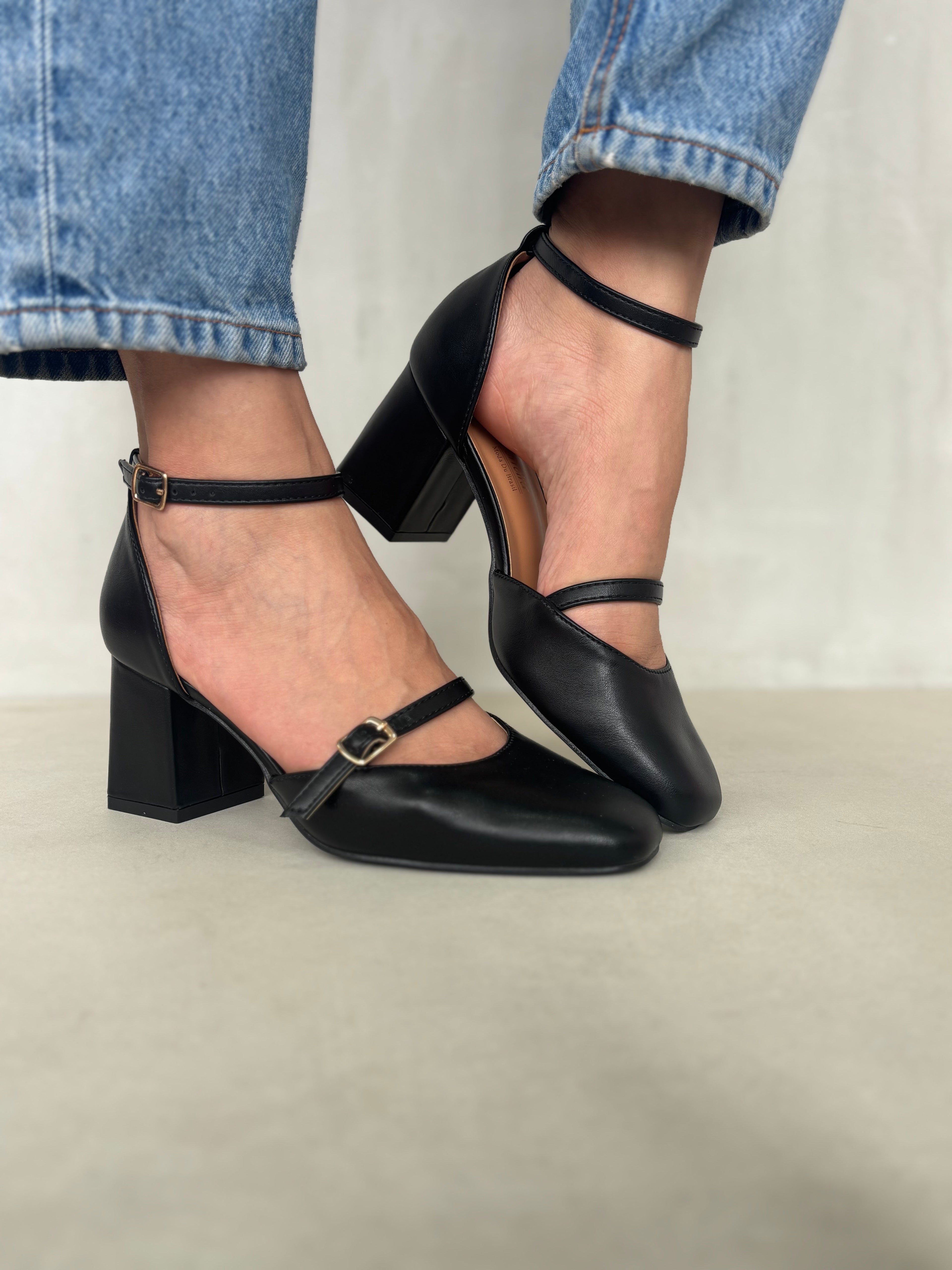 Zapatos Negros Tacón Cuadrado Doble Correa 14428 Silueta Clásica Con Detalles Modernos