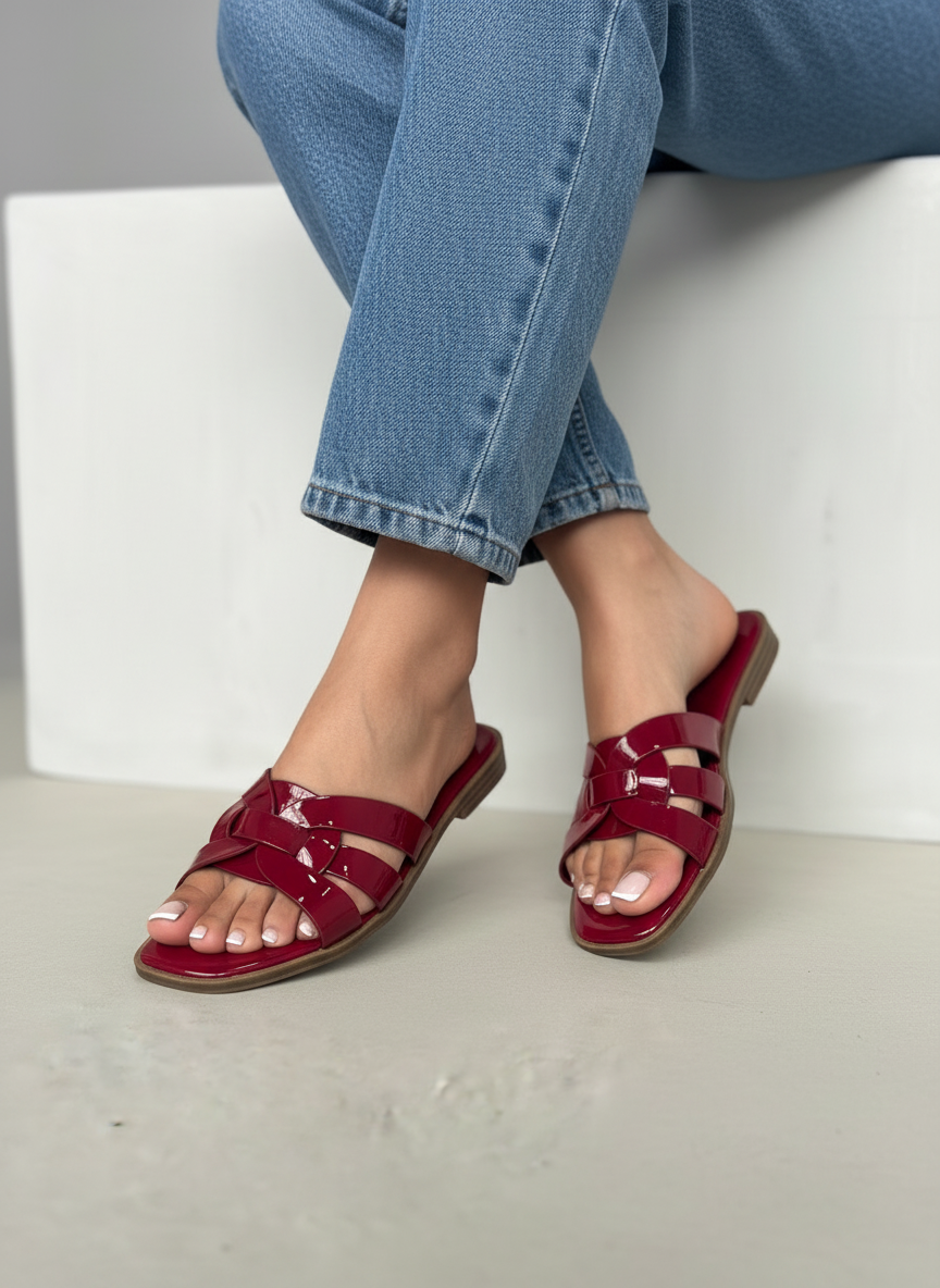 Sandalias Entrelazadas Burdeos 14409 Suela Plana Para Comodidad Y Estilo Sofisticado