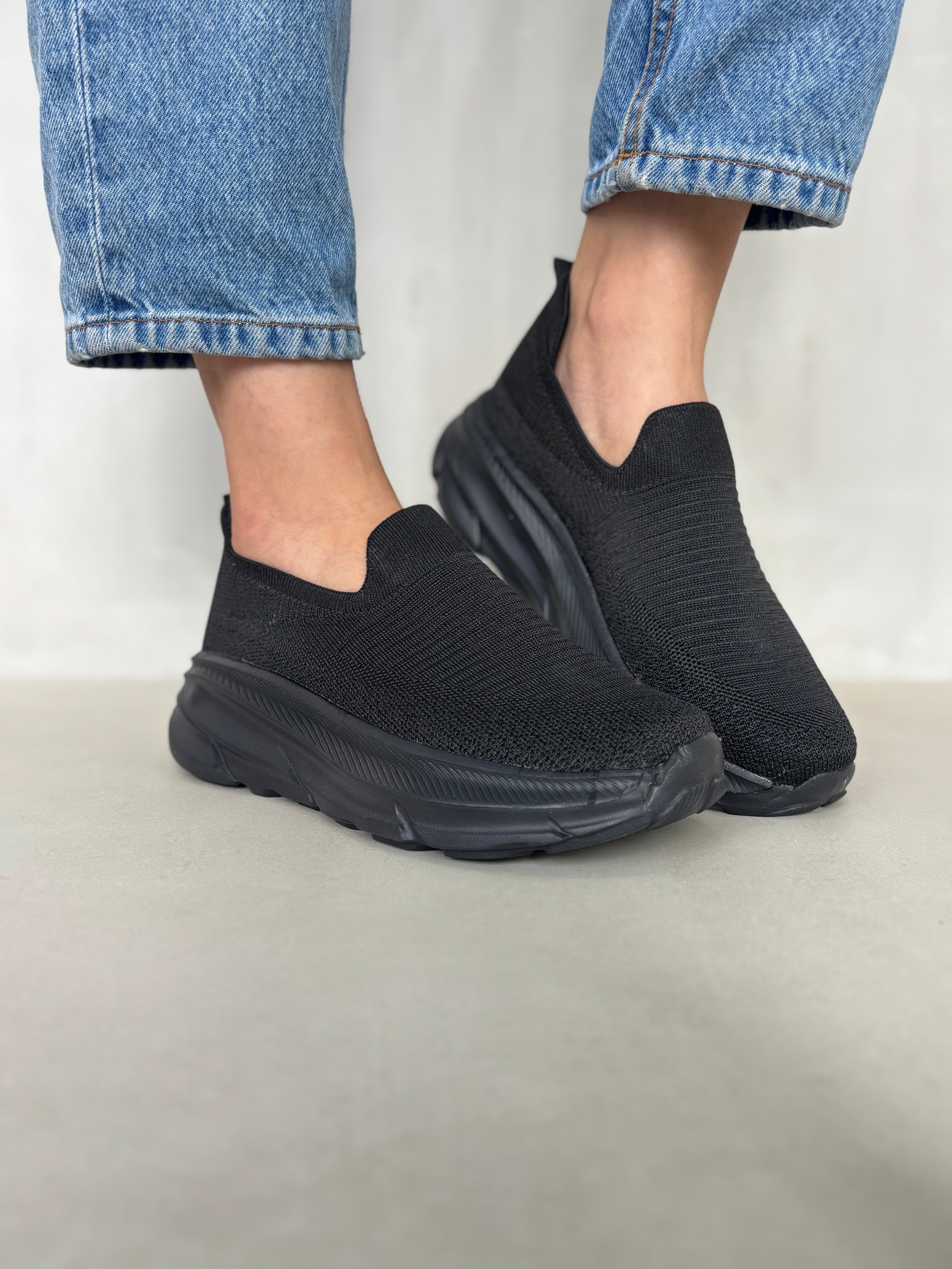 Zapatos Slip On Negros Con Tejido Elástico Y Suela Alta Estilo Urbano Moderno - 14284