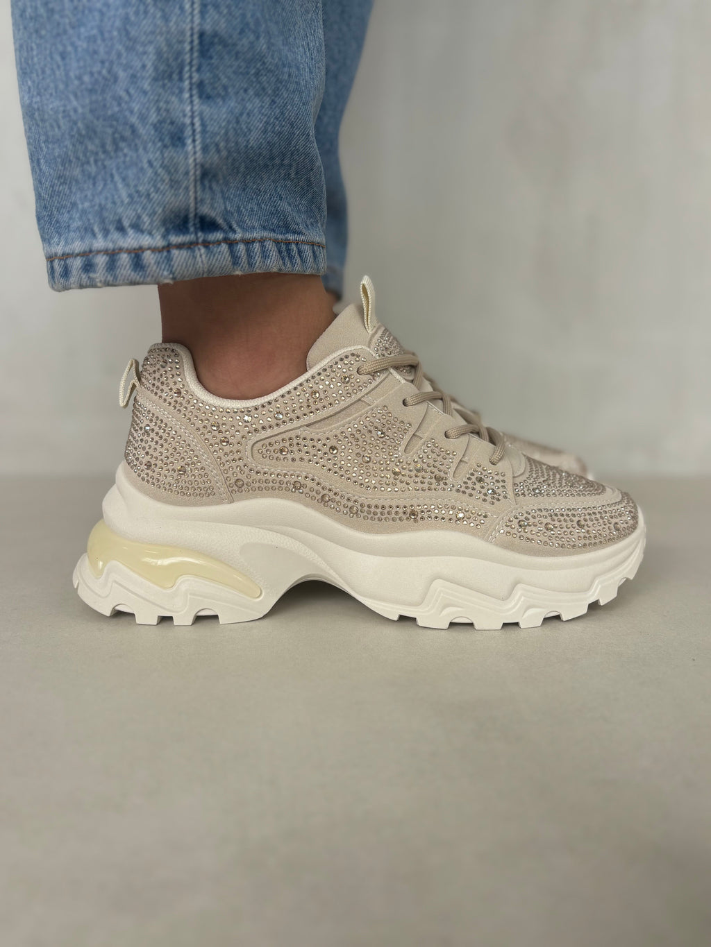 Tenis Glam Urbano 14441 Moda Moderna Con Brillos Y Suela Chunky Cómodos Para Uso Diario Y Estilo Arriesgado