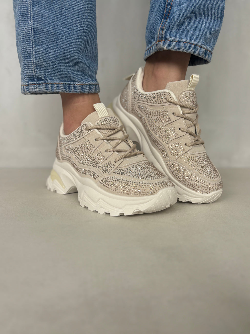 Tenis Glam Urbano 14441 Moda Moderna Con Brillos Y Suela Chunky Cómodos Para Uso Diario Y Estilo Arriesgado