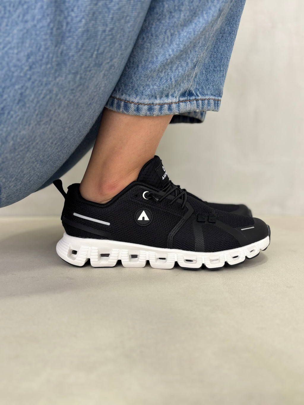 Tenis Deportivos AirFlex 14291 Amortiguación Avanzada Con Cavidades De Aire Y Suela Blanca