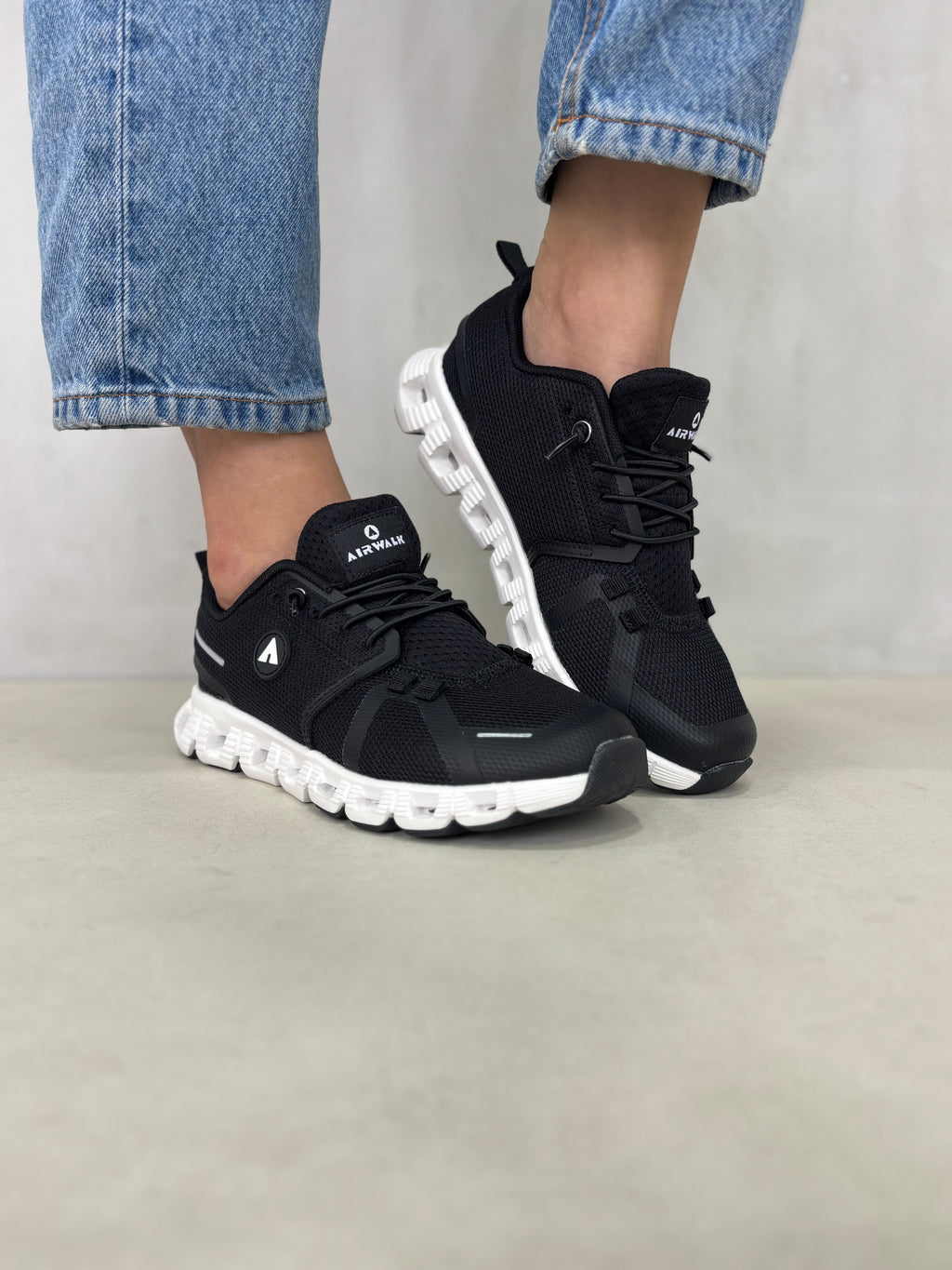 Tenis Deportivos AirFlex 14291 Amortiguación Avanzada Con Cavidades De Aire Y Suela Blanca