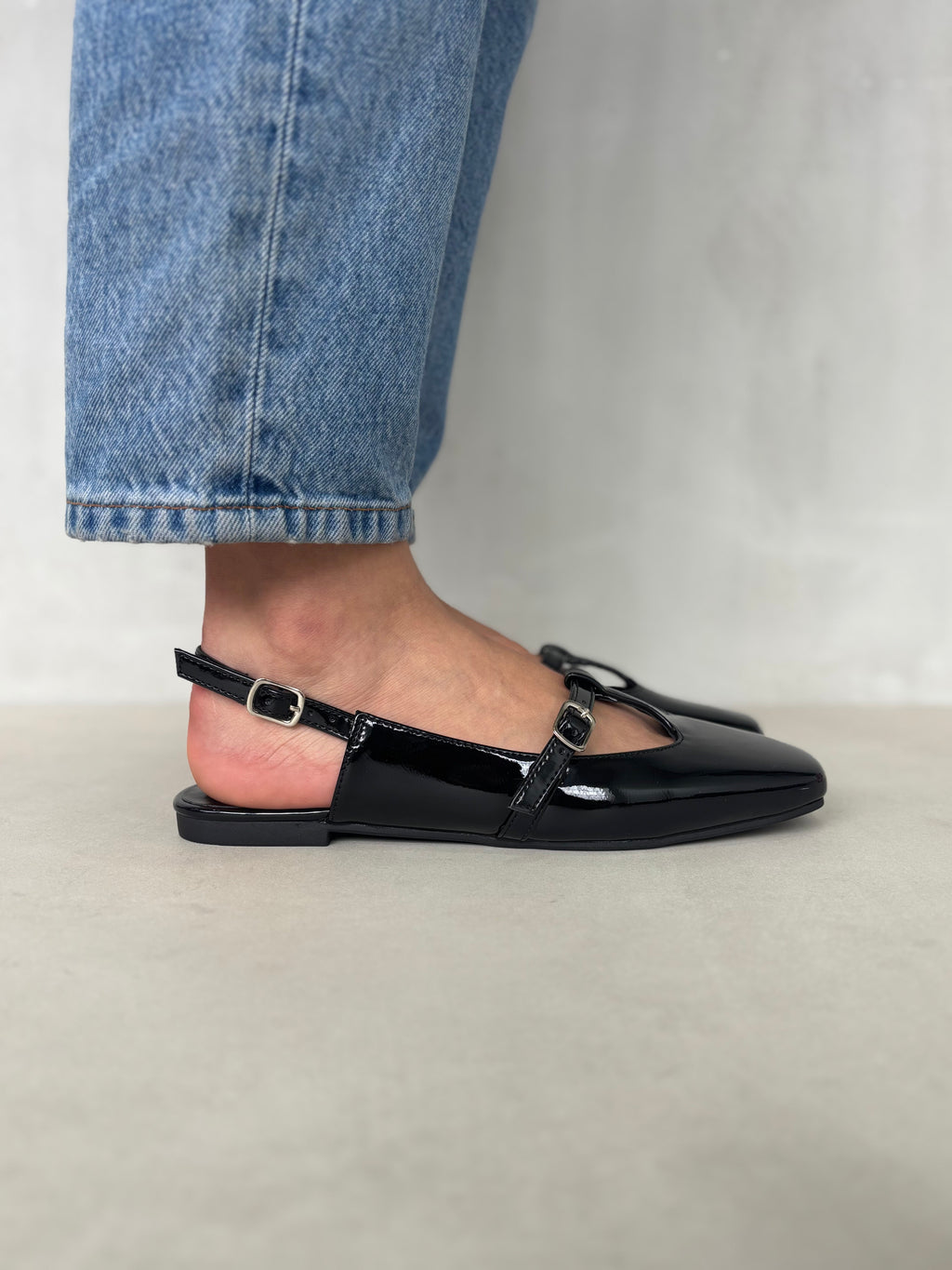 Bailarinas Negras Charol Hebilla Lateral 14454 Elegancia Y Comodidad En Delicado Brillo