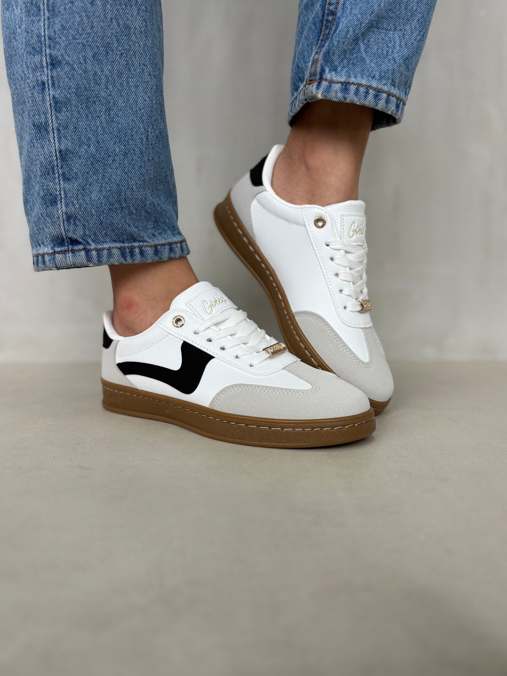 Zapatillas Equilibrio 14316 Estilo Versátil Y Comodidad Todo El Día Con Detalle Negro Y Suela Caramelo