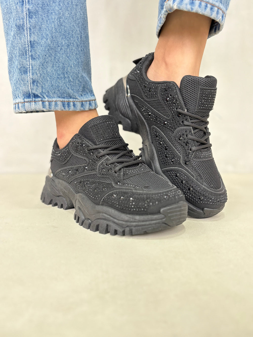 Zapatillas Brillos Urbanos 14406 Con Suela Chunky Y Actitud Para Tu Estilo Urbano Con Glamour