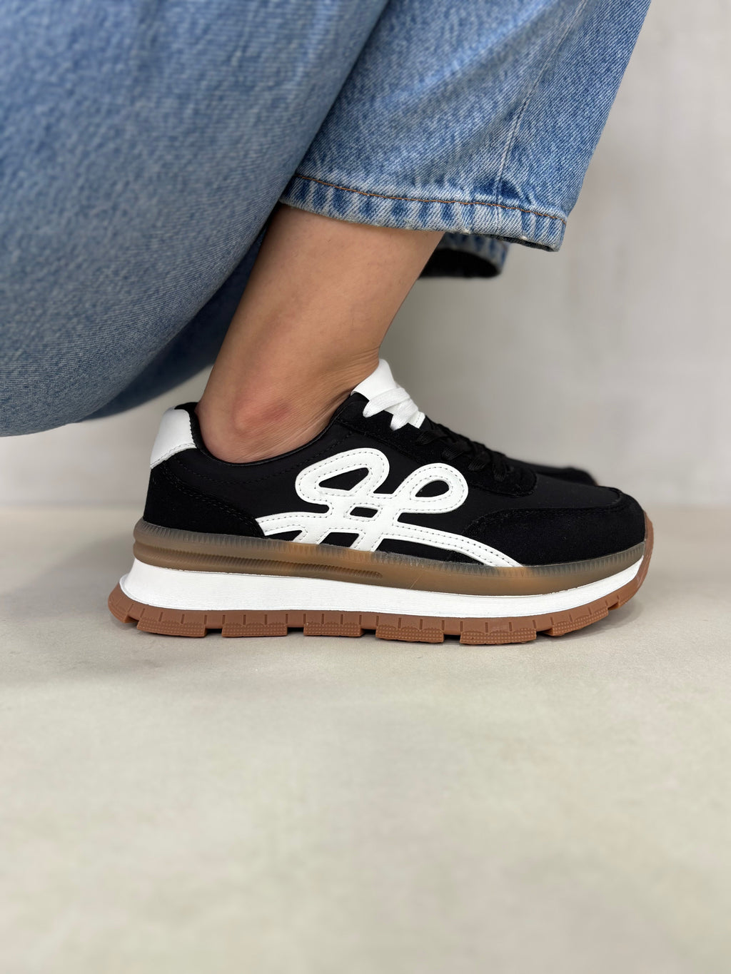 Tenis Neo Urbano 14435 Con Detalles Blancos Suela Bicolor Y Estilo Moderno Y Versátil Para Uso Diario