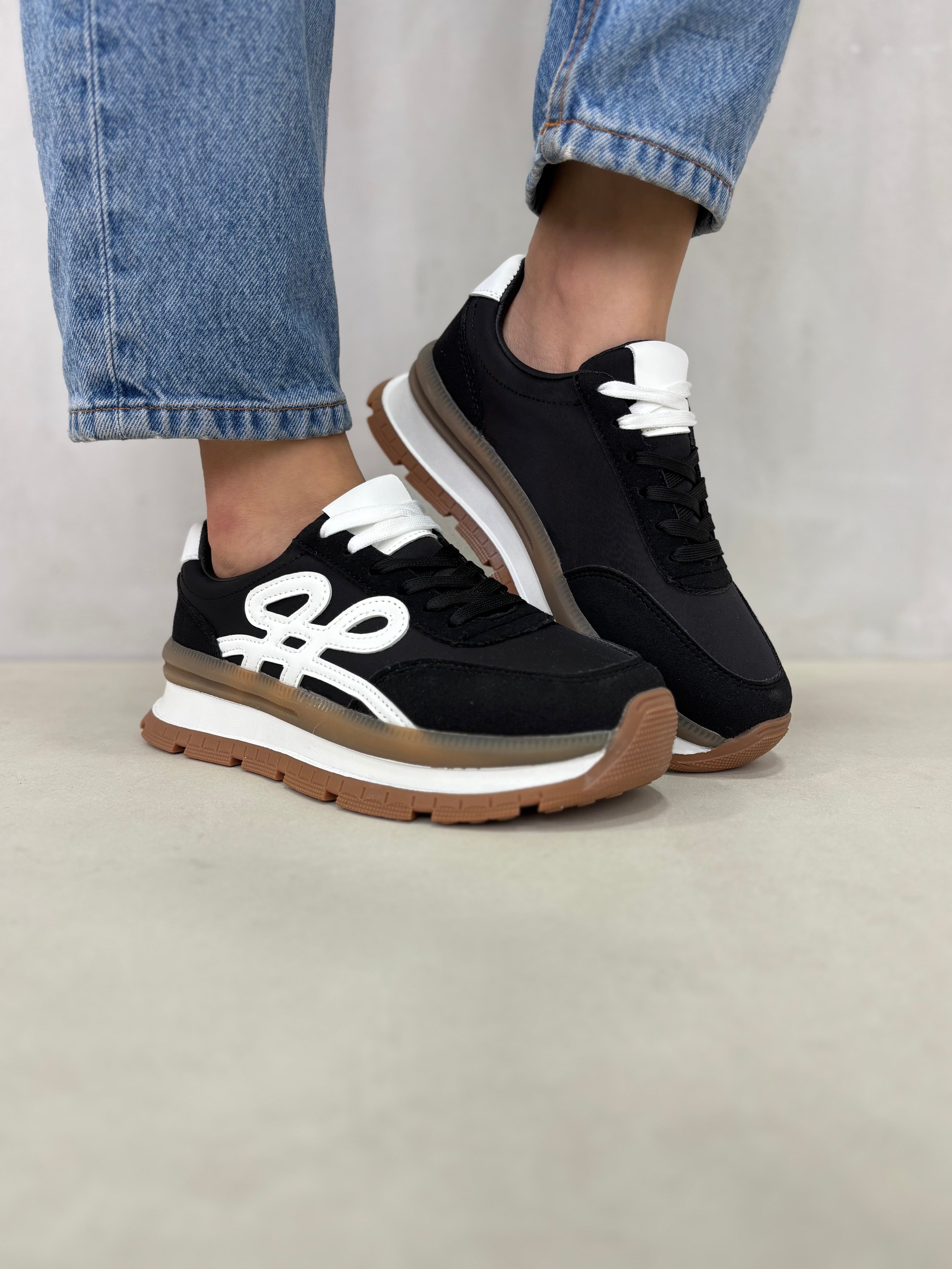 Tenis Neo Urbano 14435 Con Detalles Blancos Suela Bicolor Y Estilo Moderno Y Versátil Para Uso Diario