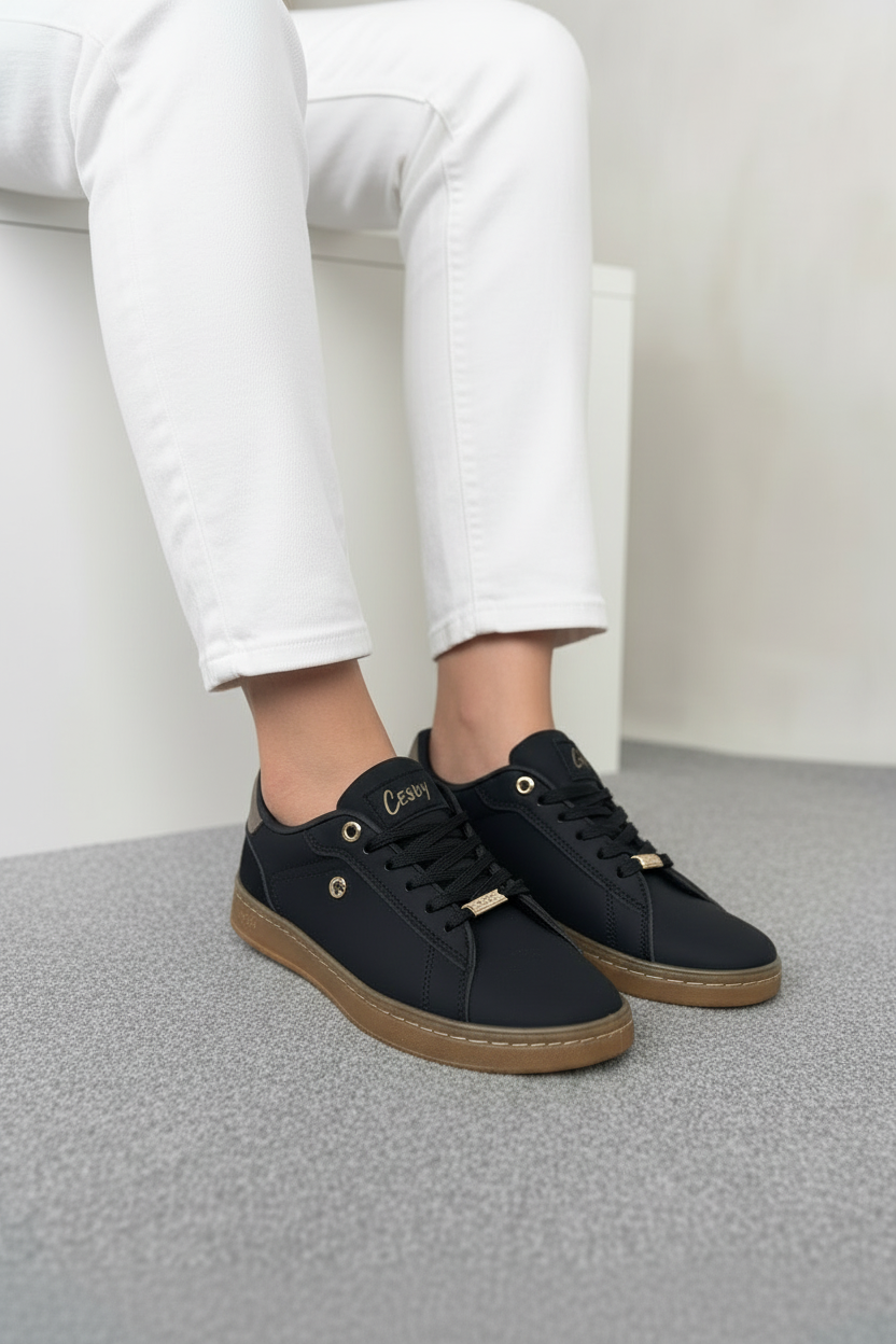 Zapatillas Negras Con Detalle Dorado 14318 Elegancia Y Comodidad Para Todo Momento