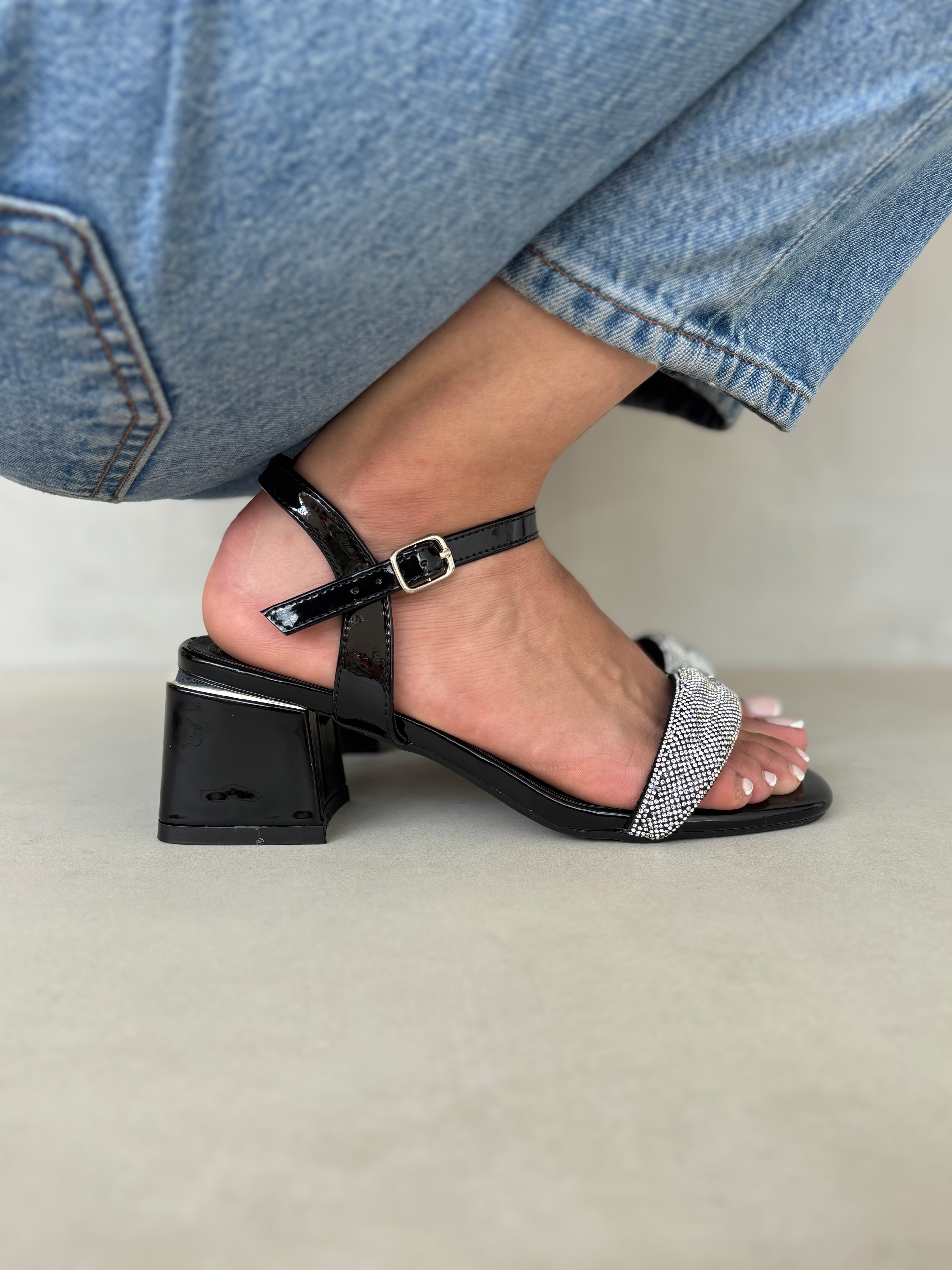 Sandalias Brillos Charol 14337 Pulsera Ajustable Al Tobillo Y Tacón Cuadrado Elegancia Y Brillo Para Momentos Especiales