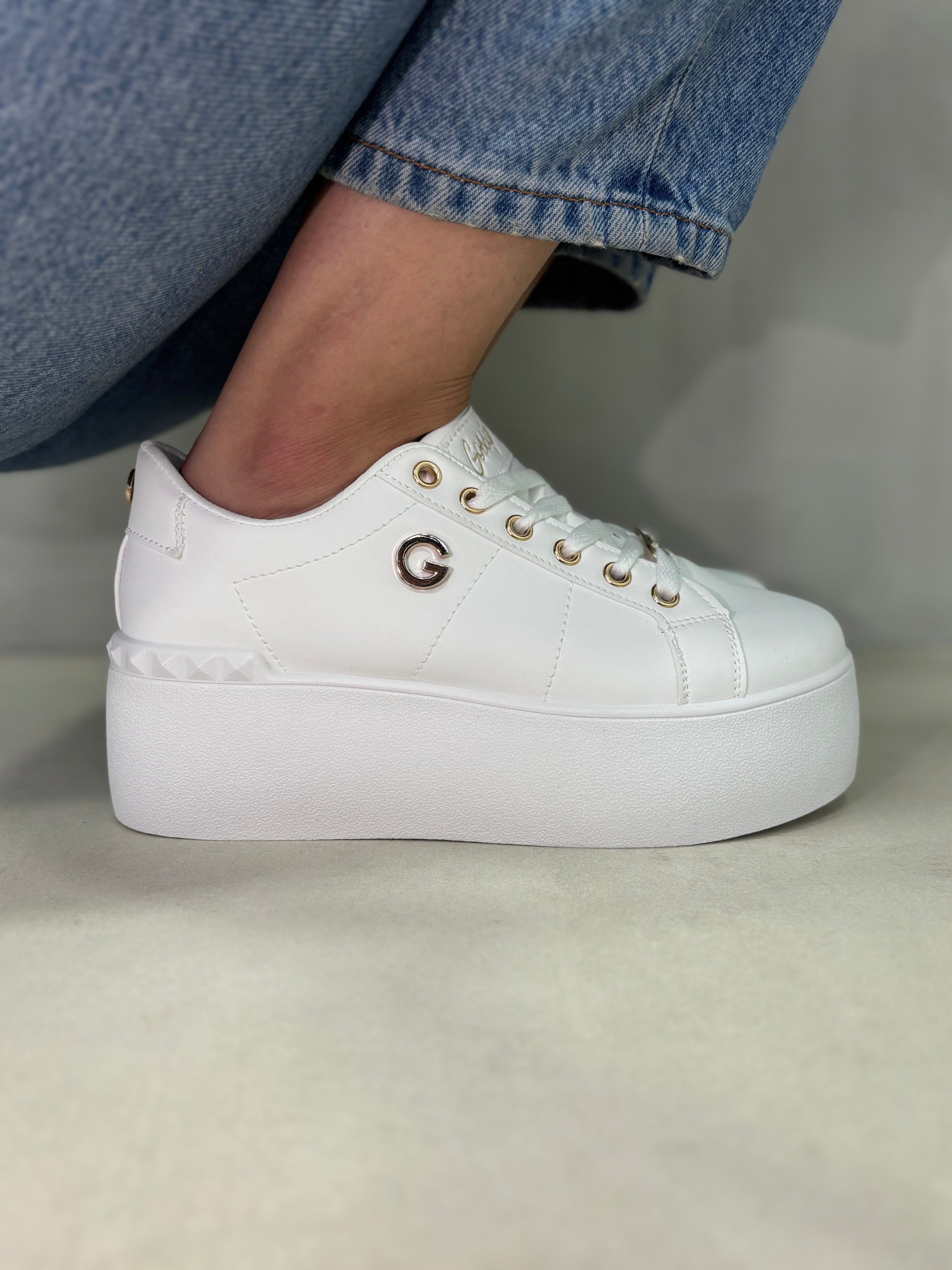 Zapatillas Plataforma Dorada 14303 Con Detalles Dorados Y Estilo Moderno Y Sofisticado Para El Día A Día