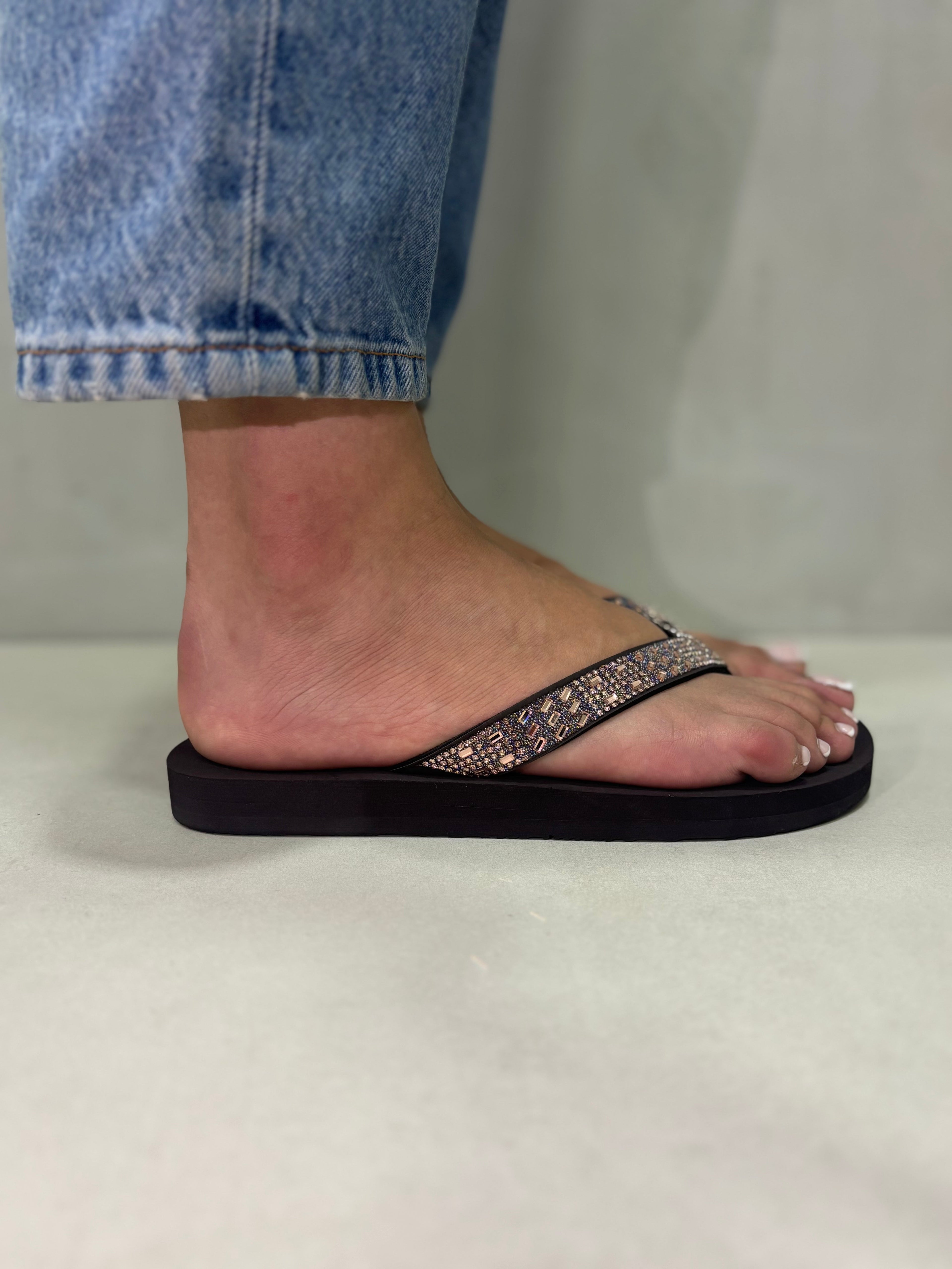 Chancletas Marrón Brillo Piedras 14382 Con Base Acolchada Y Ligera Para Máxima Comodidad