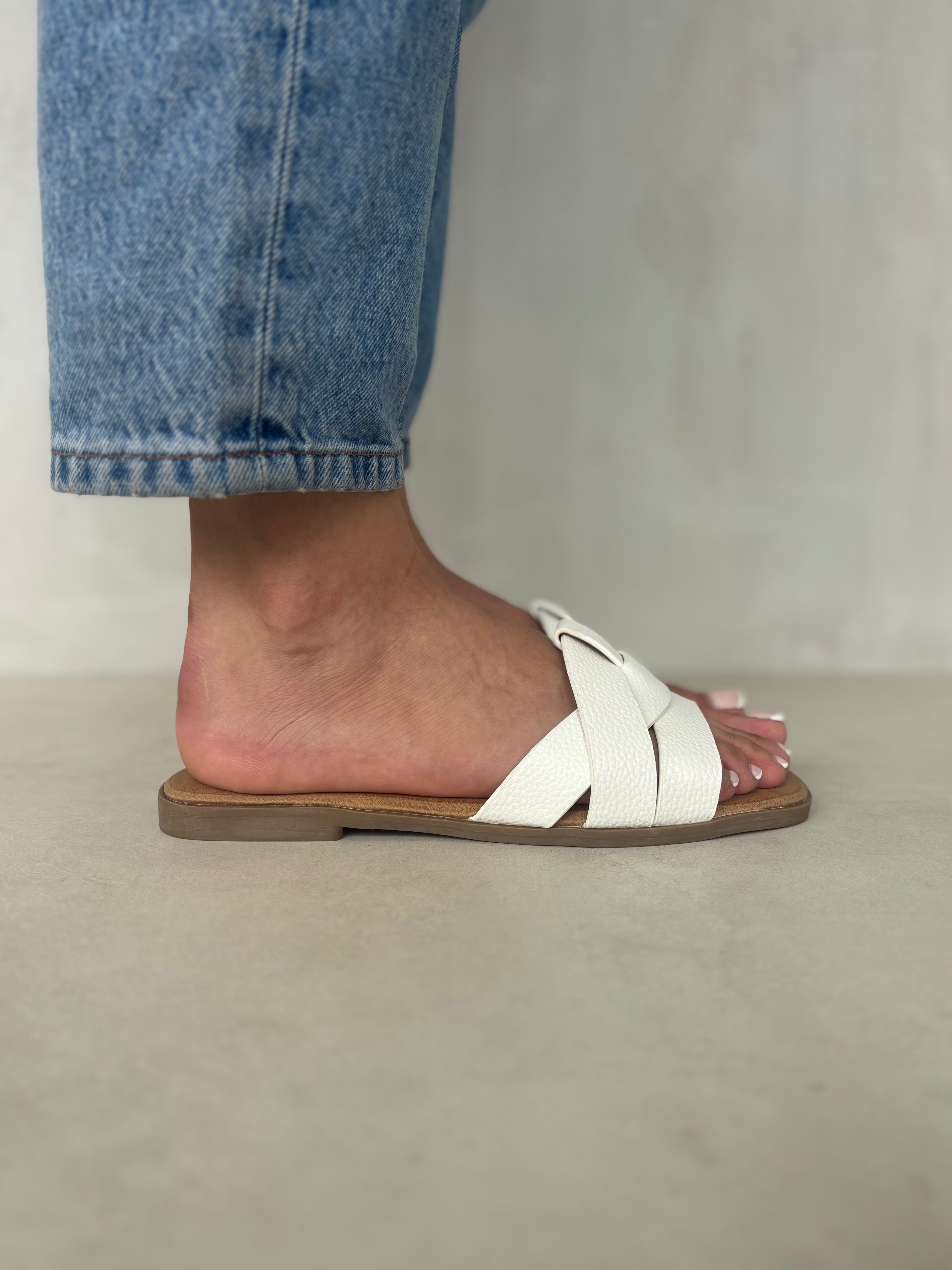 Sandalias Entrelazadas Doradas 14019 Elegancia Confort Ligero Detalle Metálico Dorado