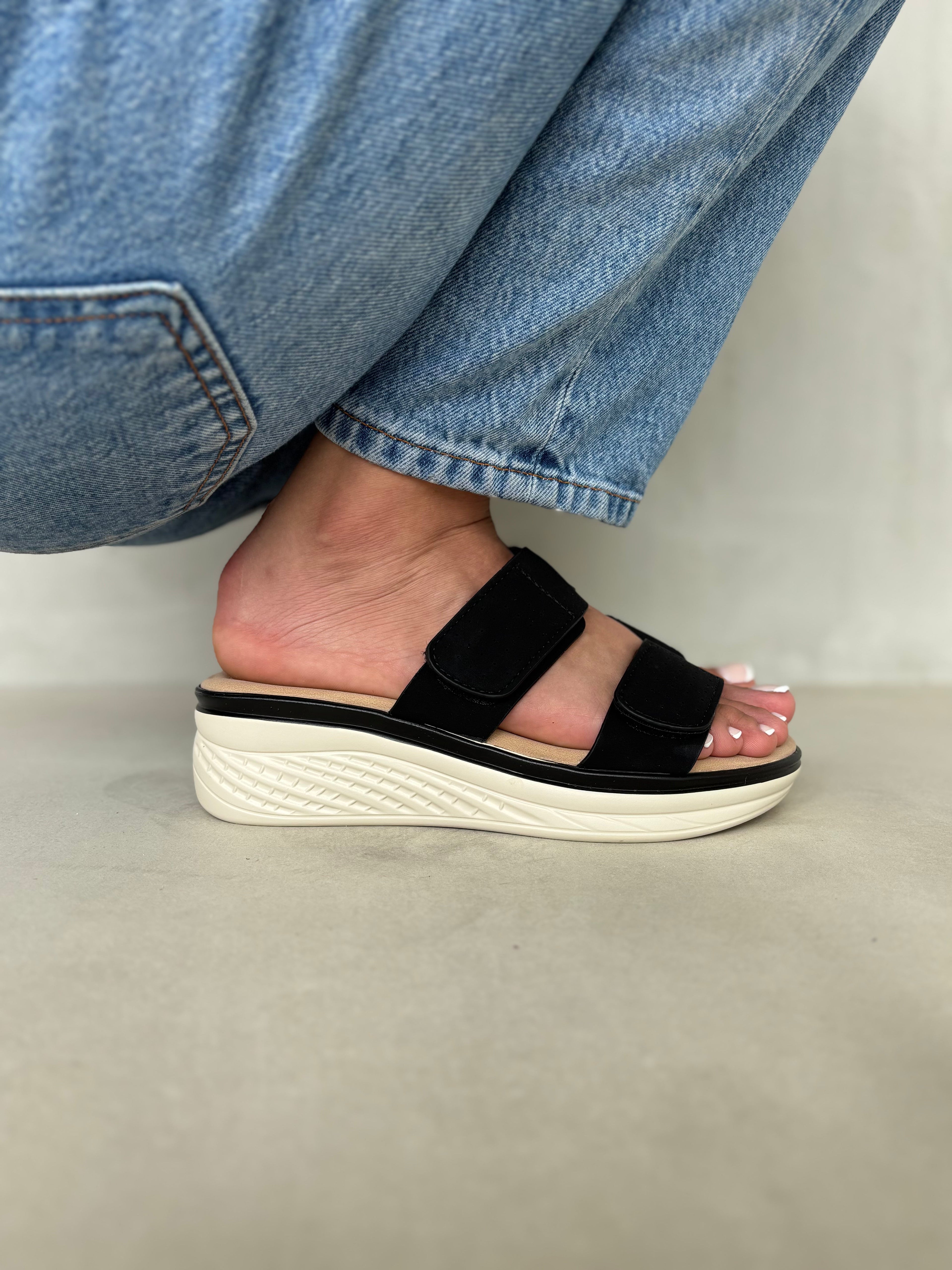 Sandalias Urban Comfort 14362 Con Plataforma Ergonómica Y Cierre Velcro Ajustable Para Todo El Día