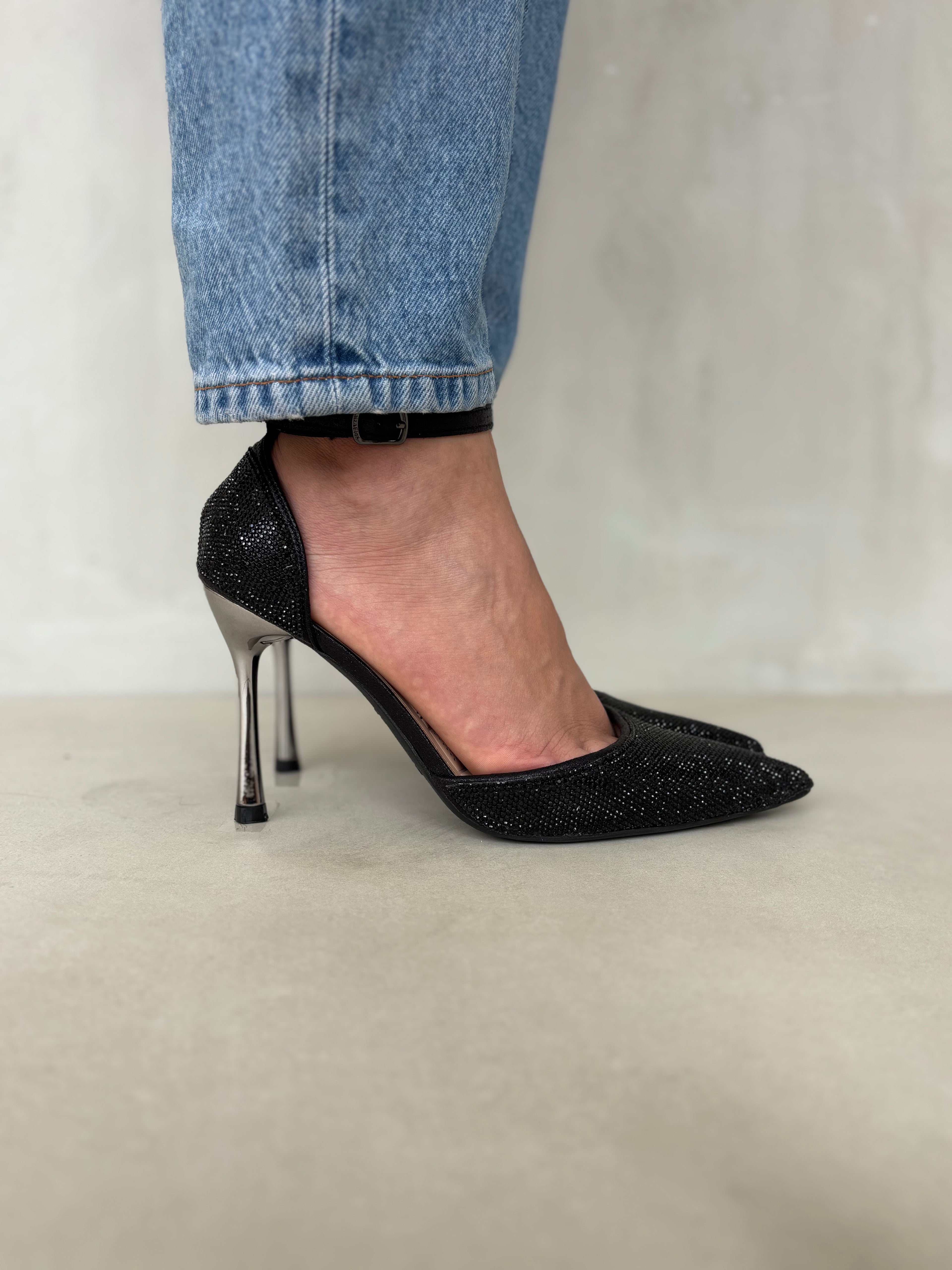 Tacones Negros Con Brillos Y Correa Al Tobillo, Punta Fina Y Tacón Metálico - 14261