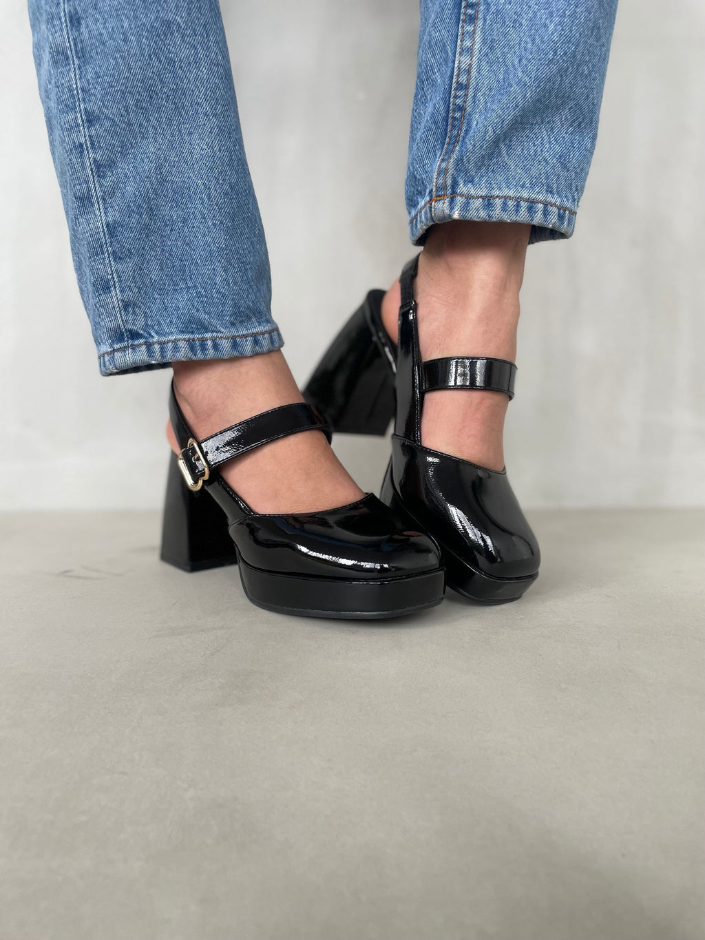 Zapatos Plataforma Charol Negro Con Tacón Grueso Y Hebilla Metálica - Estilo Retro - 13761