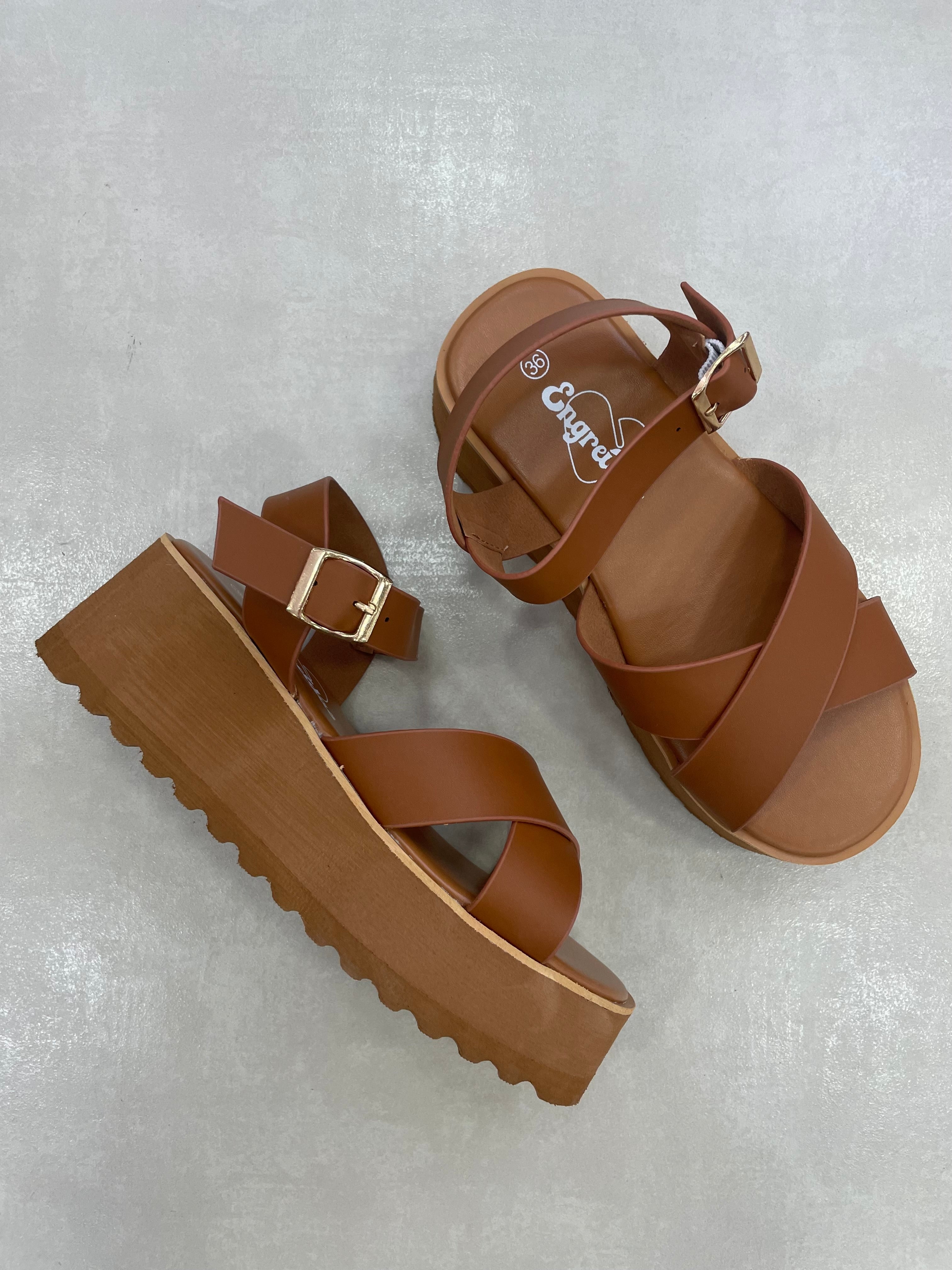 Sandalias Camel Con Plataforma Y Cruces En El Empeine – Versátiles Y Modernas – 14268