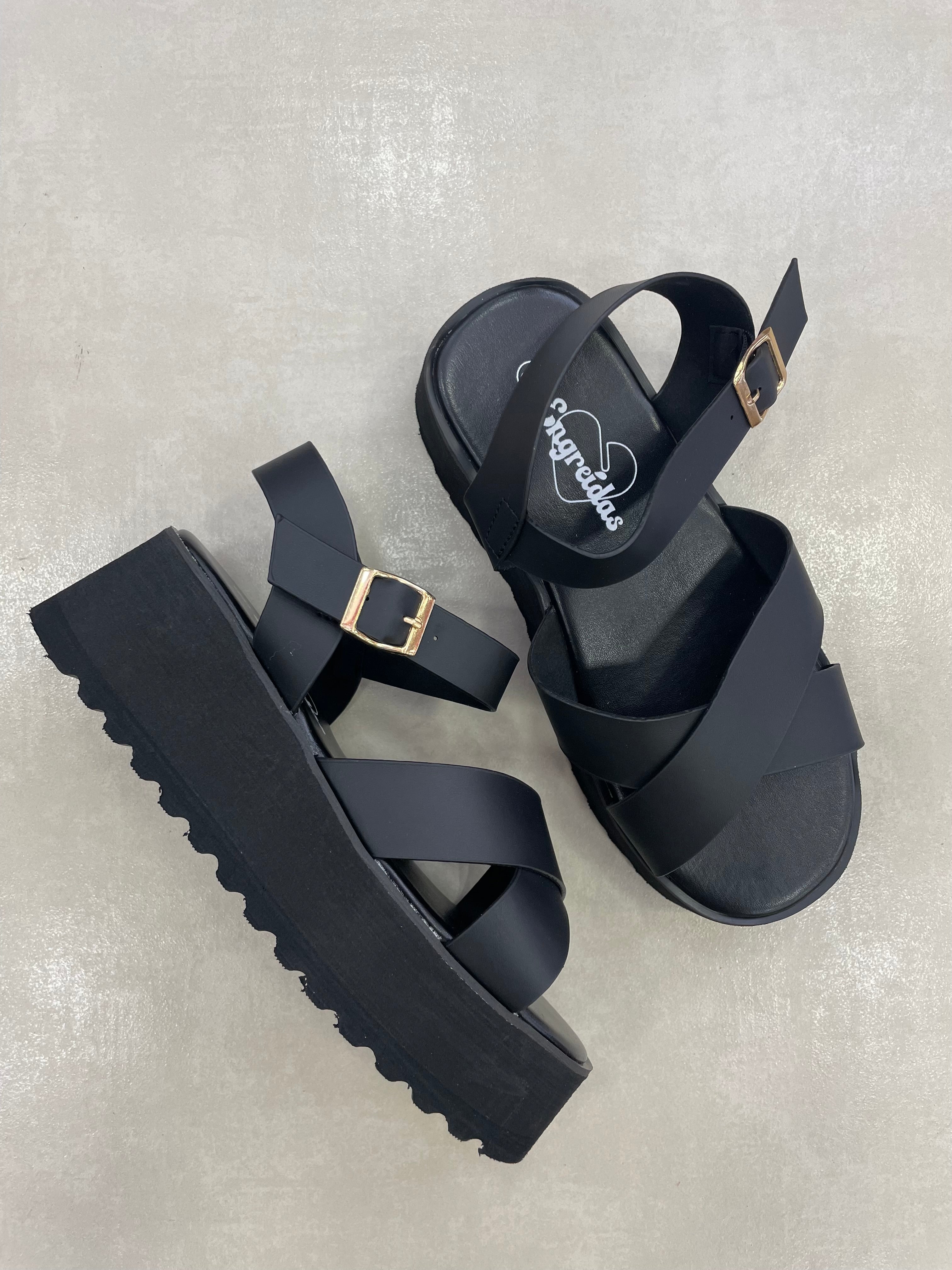 Sandalias Negras con Plataforma y Cruces en el Empeine Minimalistas y Sofisticadas 14266