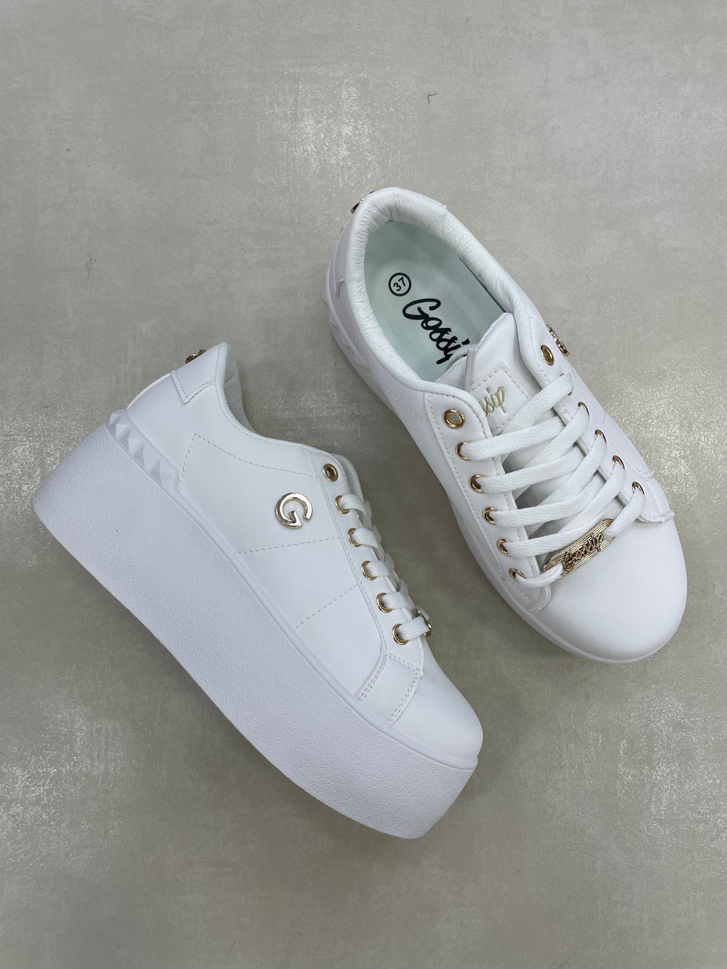 Zapatillas Plataforma Dorada 14303 Con Detalles Dorados Y Estilo Moderno Y Sofisticado Para El Día A Día