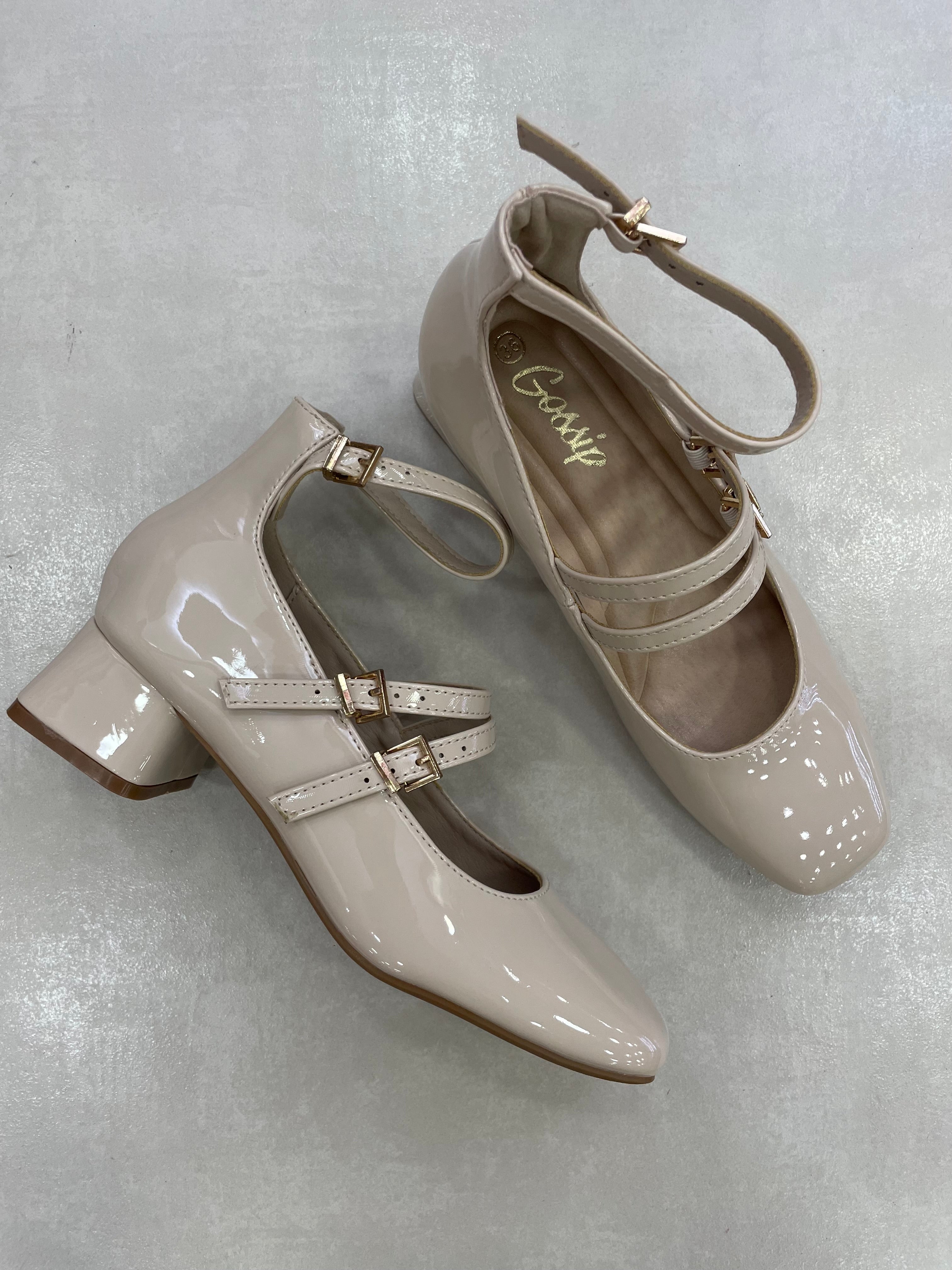 Mary Jane Beige De Charol Con Doble Correa Tacón Bajo 14312 Estilo Clásico Y Sofisticado