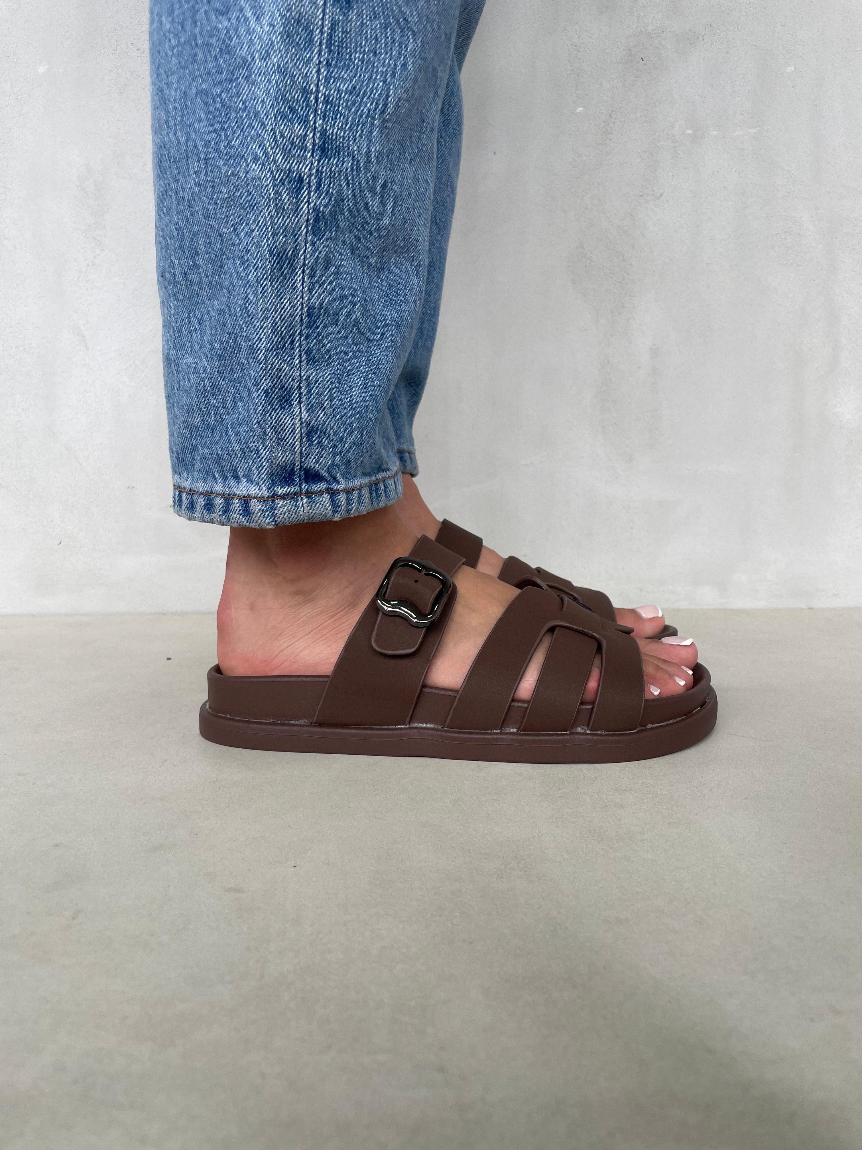 Sandalias Entrelazadas Naturales Con Hebilla Plateada 14481 Confort Ergonómico Y Suela Liviana