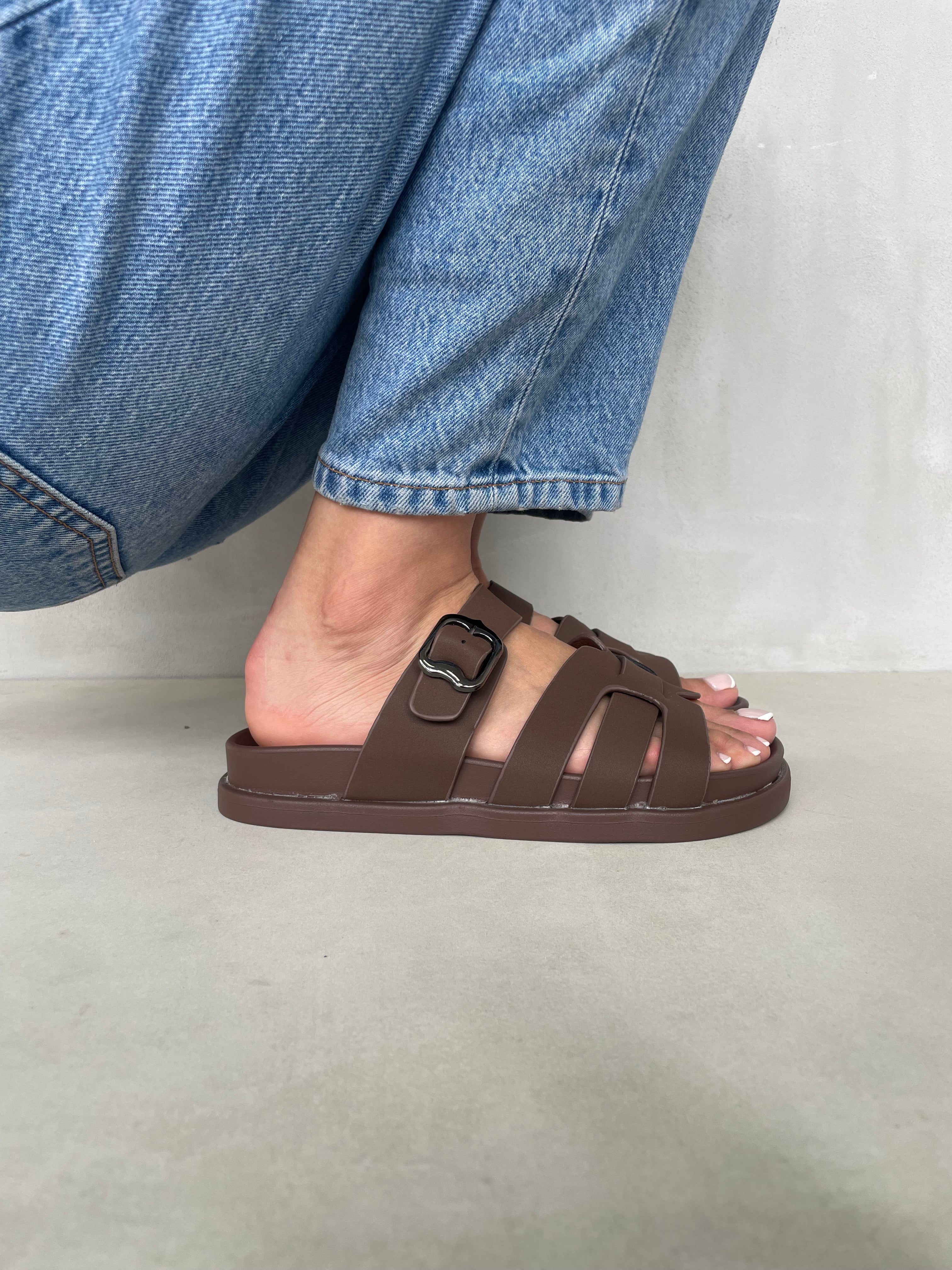 Sandalias Entrelazadas Naturales Con Hebilla Plateada 14481 Confort Ergonómico Y Suela Liviana