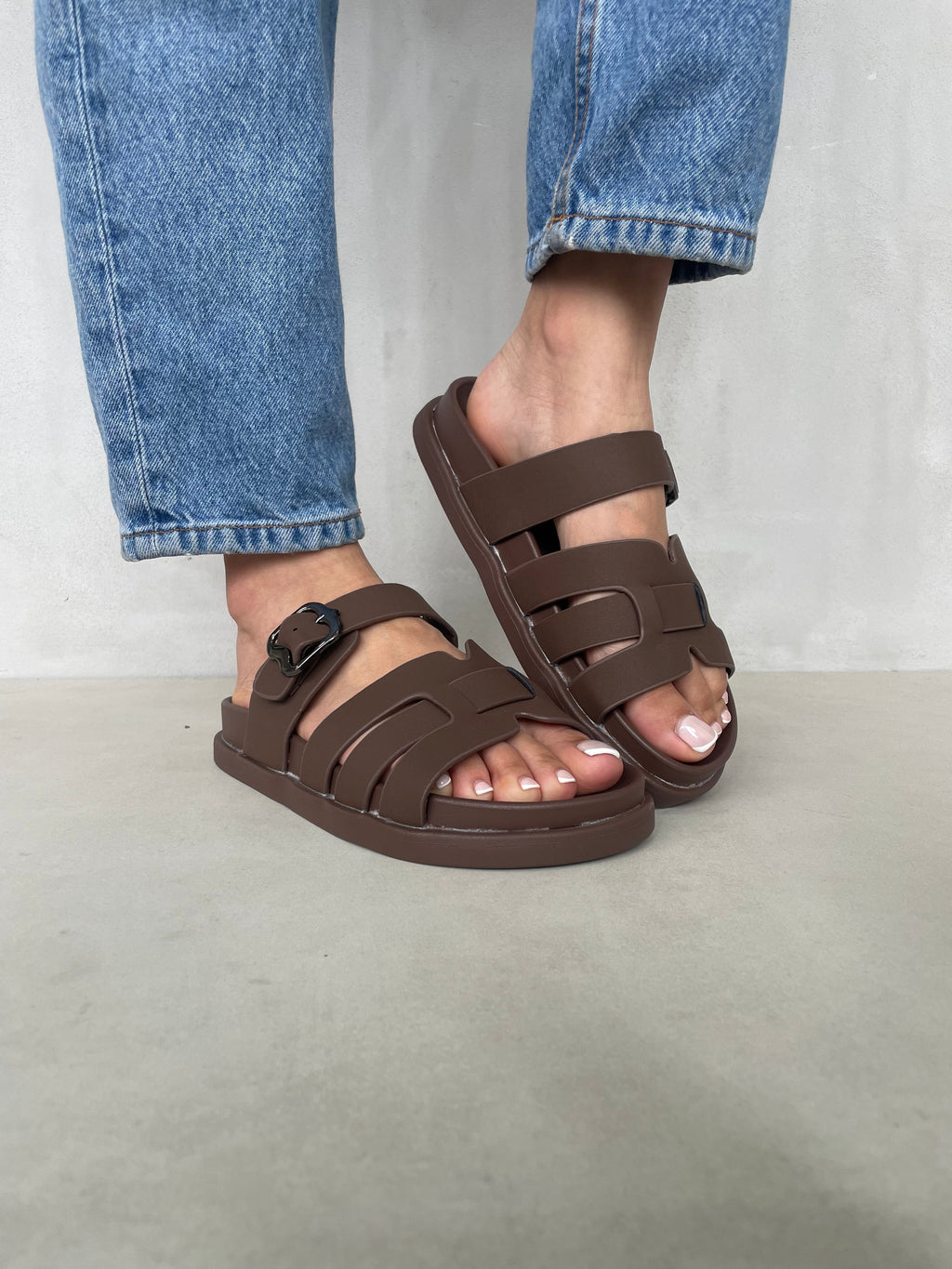 Sandalias Entrelazadas Naturales Con Hebilla Plateada 14481 Confort Ergonómico Y Suela Liviana