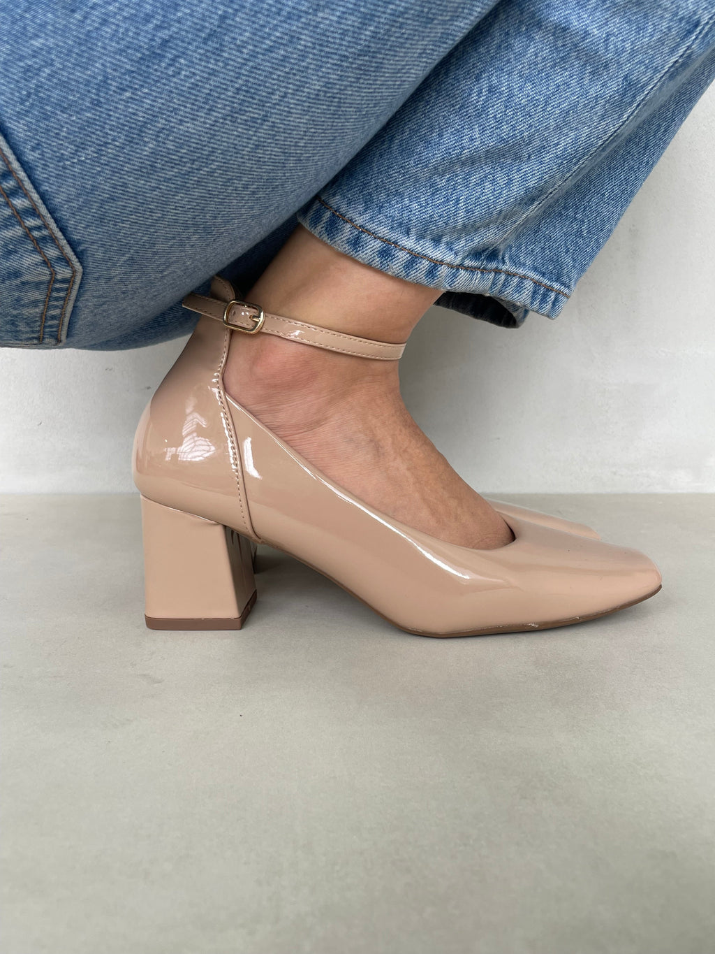 Zapatos de Tacón Cuadrado Charol Rosado Pulsera 11629 Estilo Romántico y Femenino