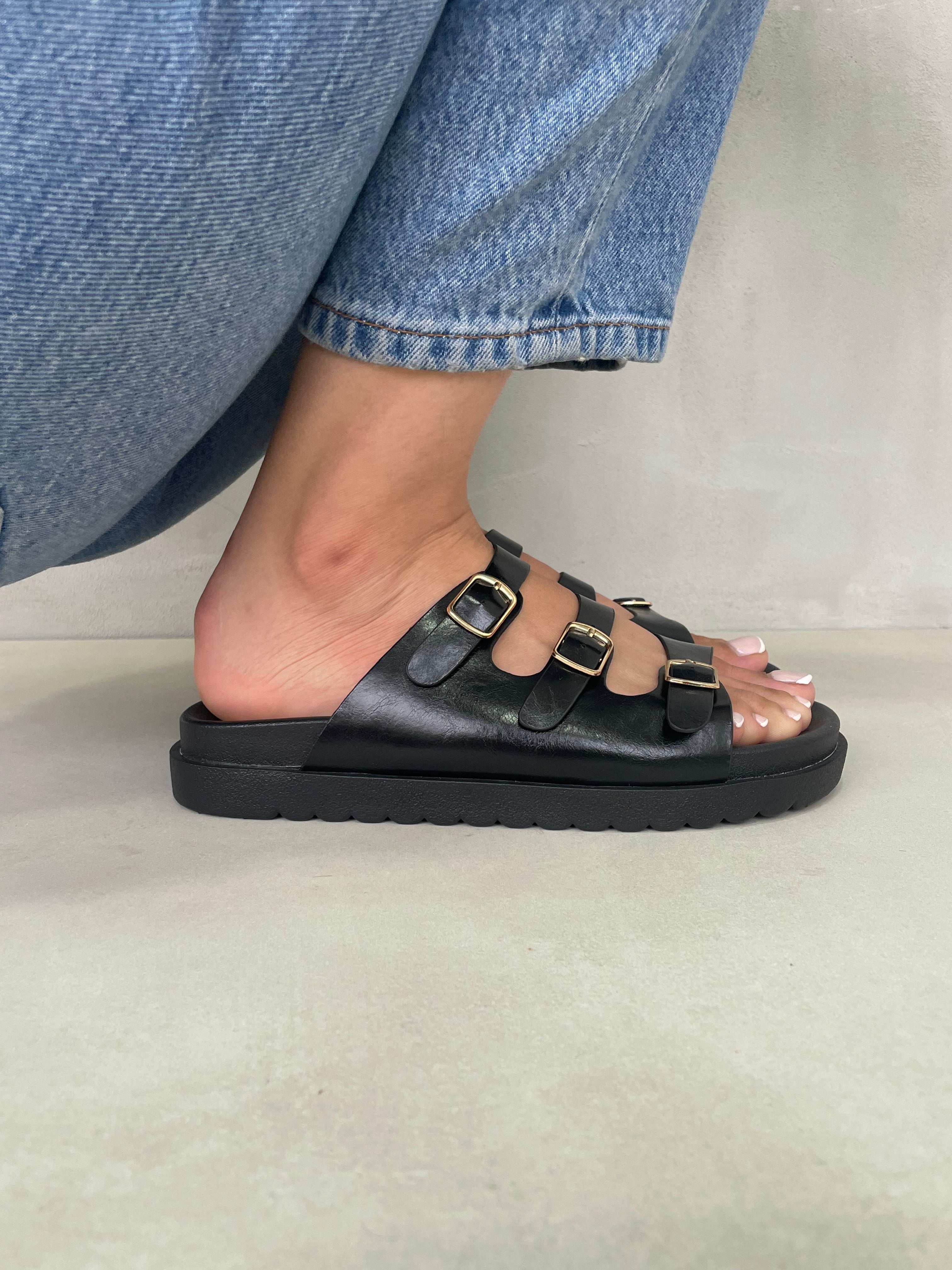 Sandalias Tres Correas 14420 Con Hebillas Metálicas Ajustables Estilo Minimalista