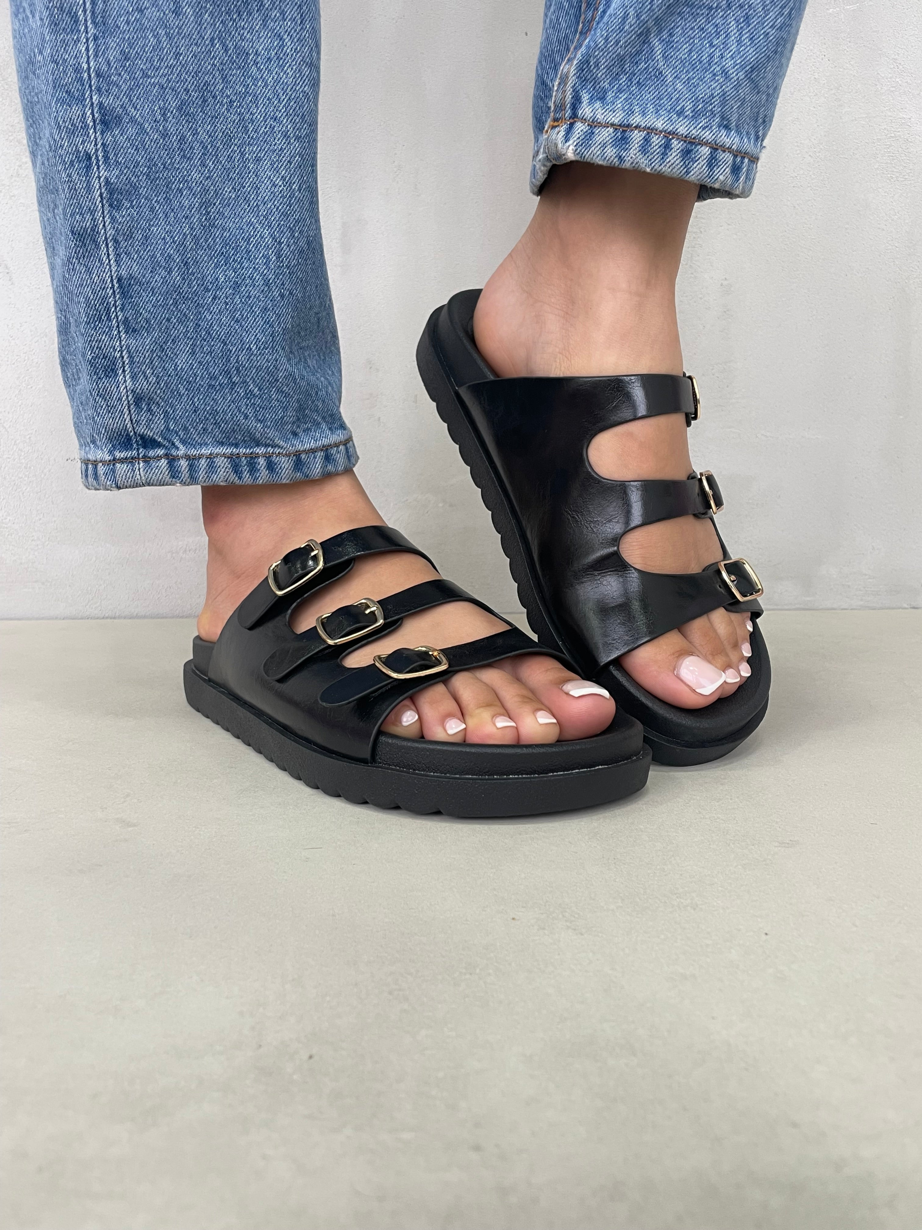 Sandalias Tres Correas 14420 Con Hebillas Metálicas Ajustables Estilo Minimalista