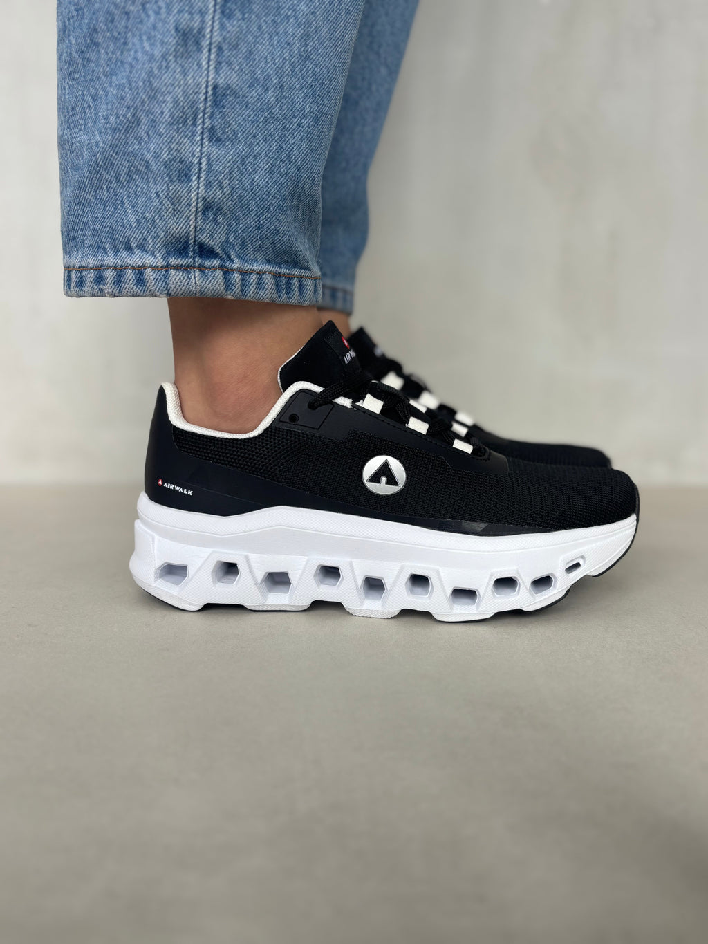 Tenis Deportivos AirTech 14299 Con Suela Tecnológica Y Cámara De Aire Para Amortiguación Superior Y Estilo Deportivo