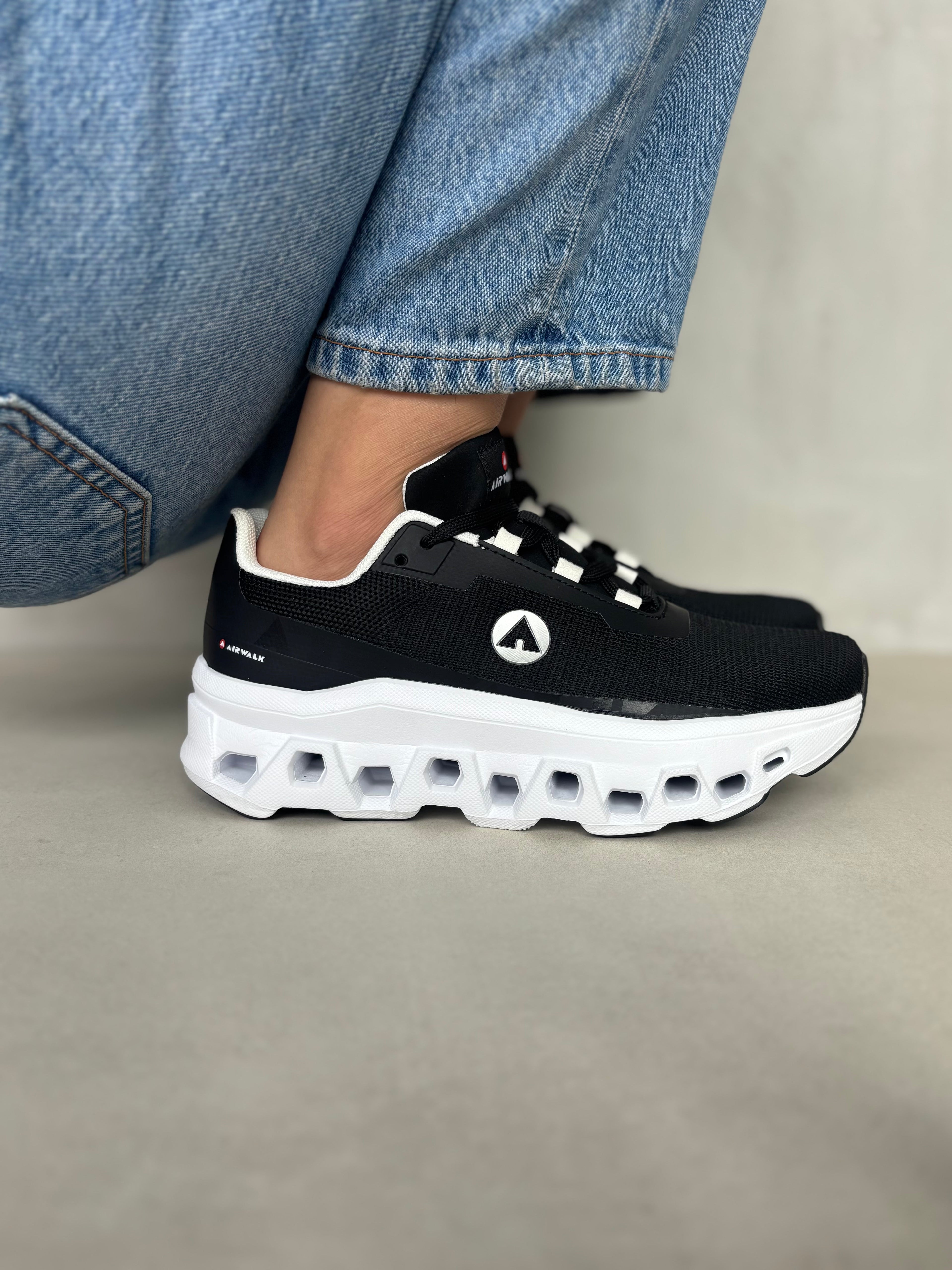 Tenis Deportivos AirTech 14299 Con Suela Tecnológica Y Cámara De Aire Para Amortiguación Superior Y Estilo Deportivo