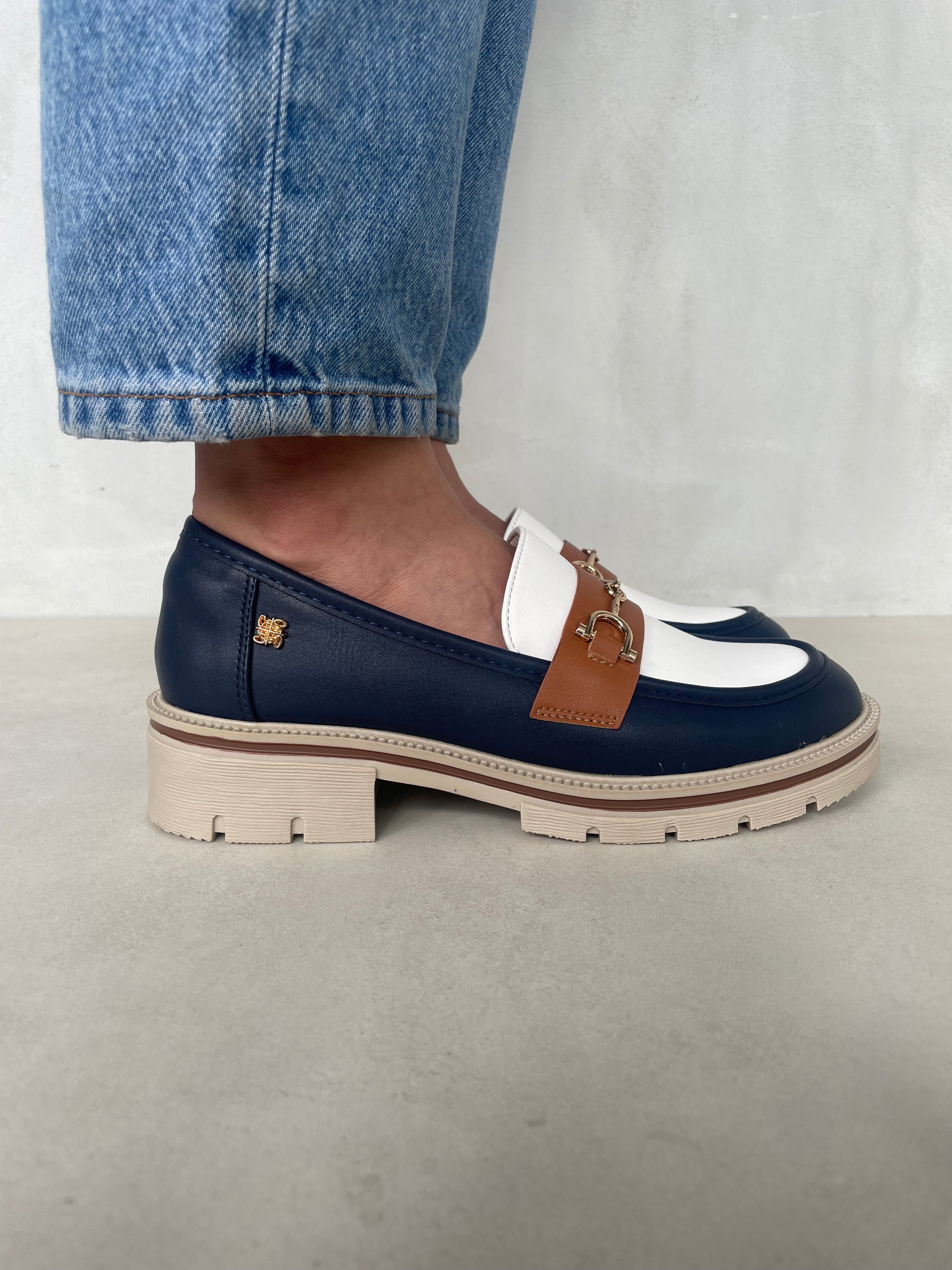 Mocasines Mujer Bicolor Urbano 14071 Slip On Con Estilo Diario Y Comodidad Todo El Día