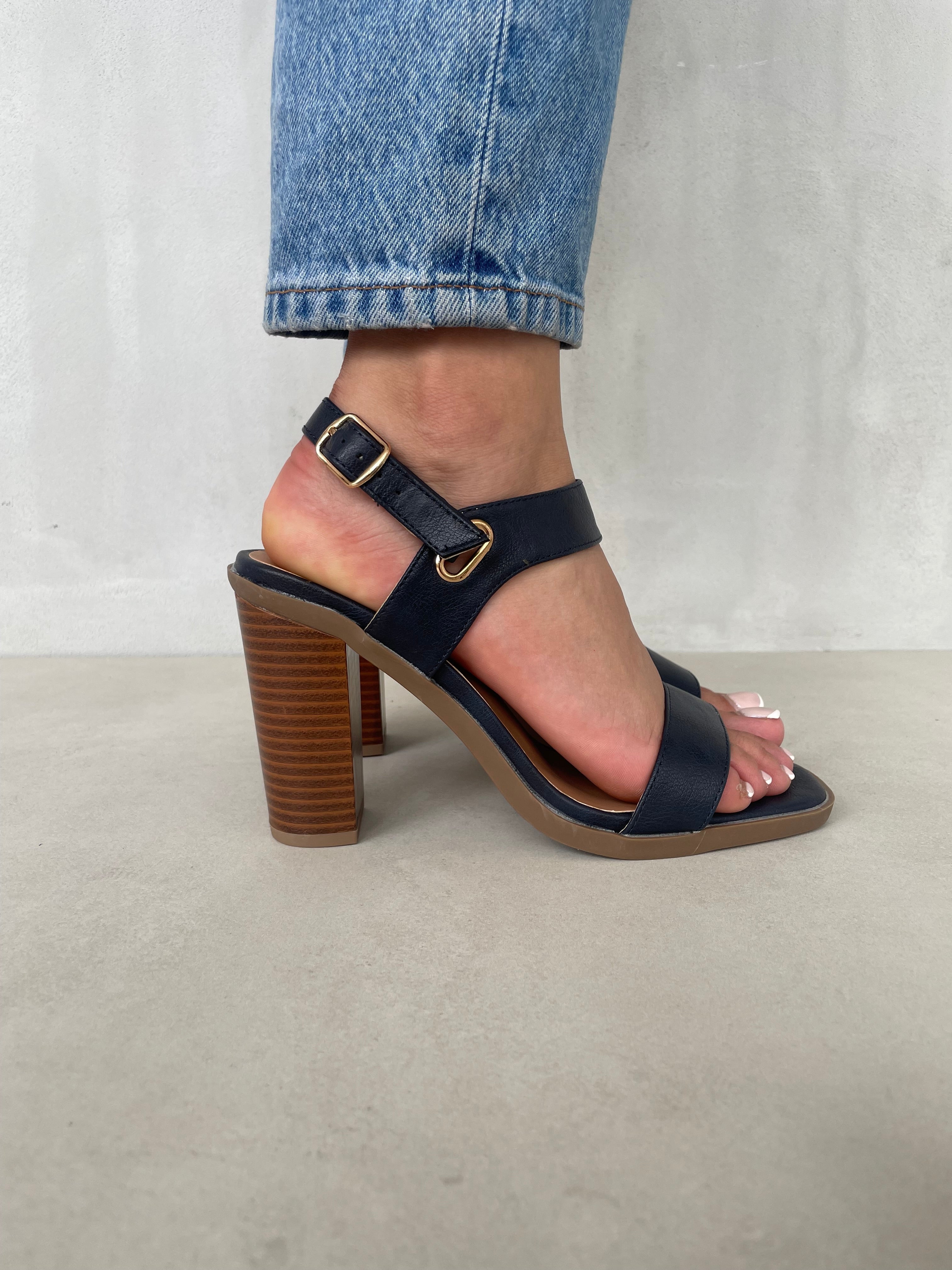 Sandalia Elegancia Minimal Con Pulsera Ajustable 13616 Estilo Sofisticado Y Versátil